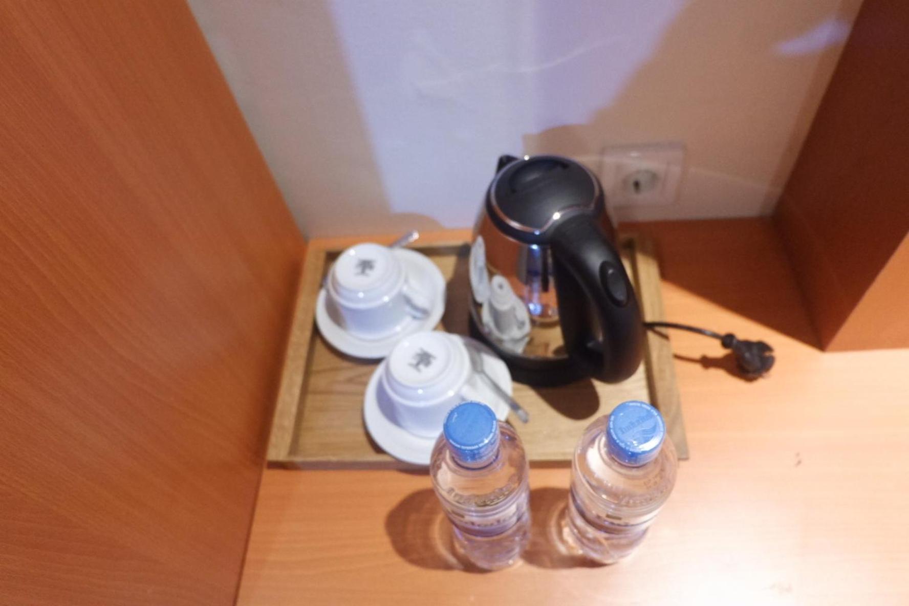 Large Double Room - Photo 6