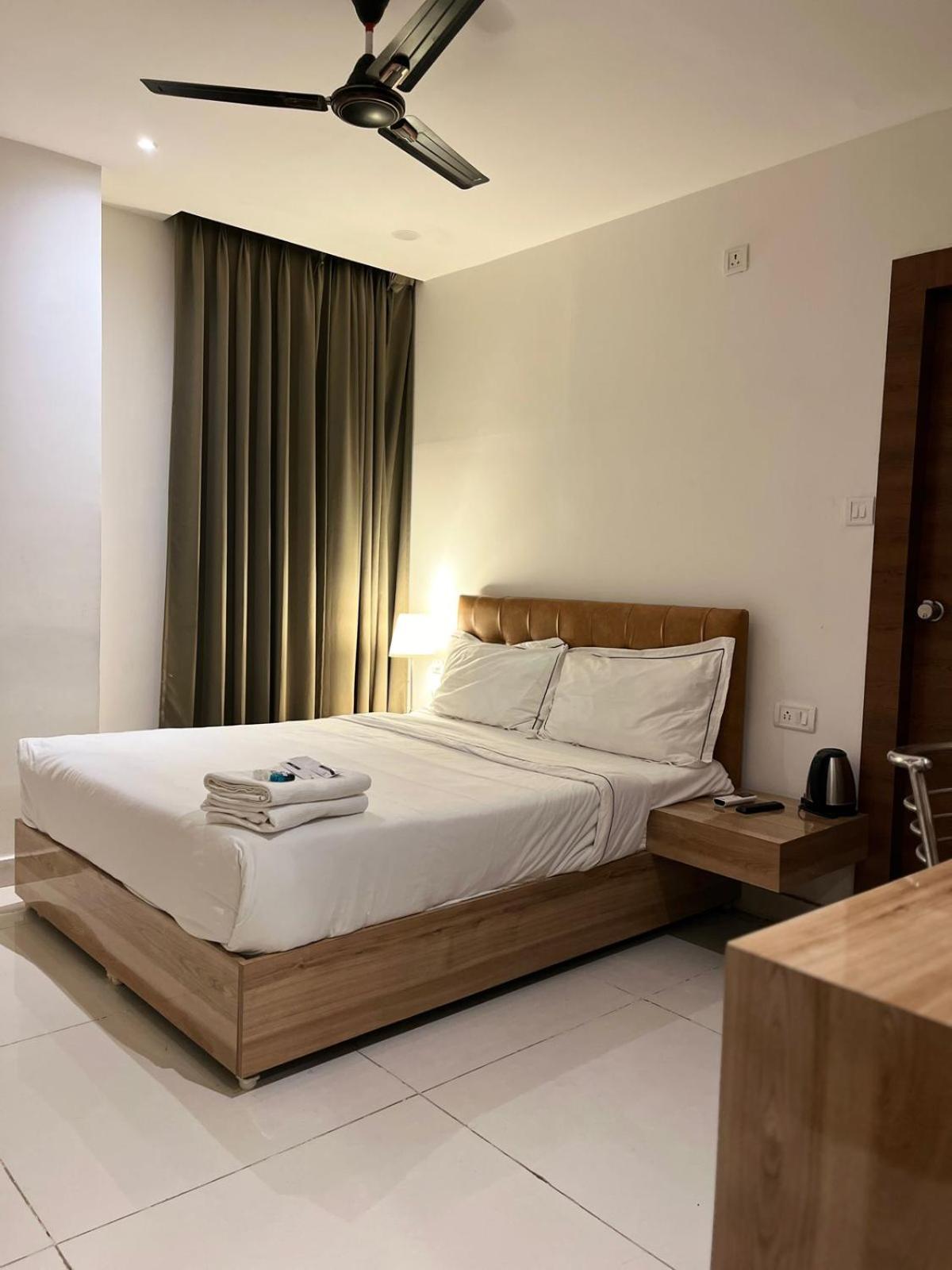 Deluxe Double Room - Photo 10