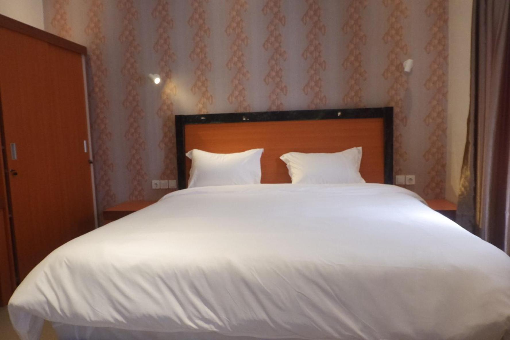 Large Double Room - Photo 5