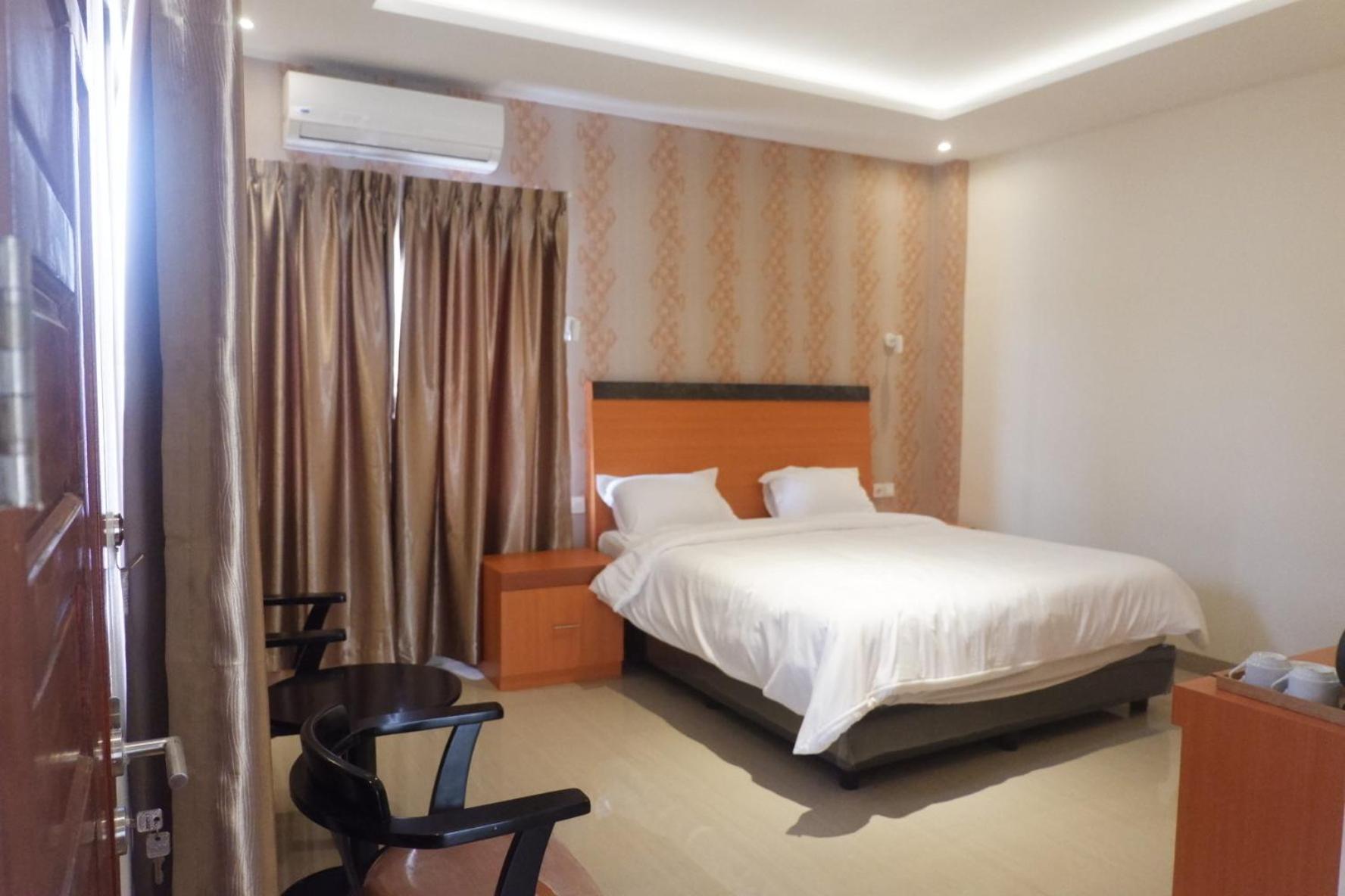 Large Double Room - Photo 3