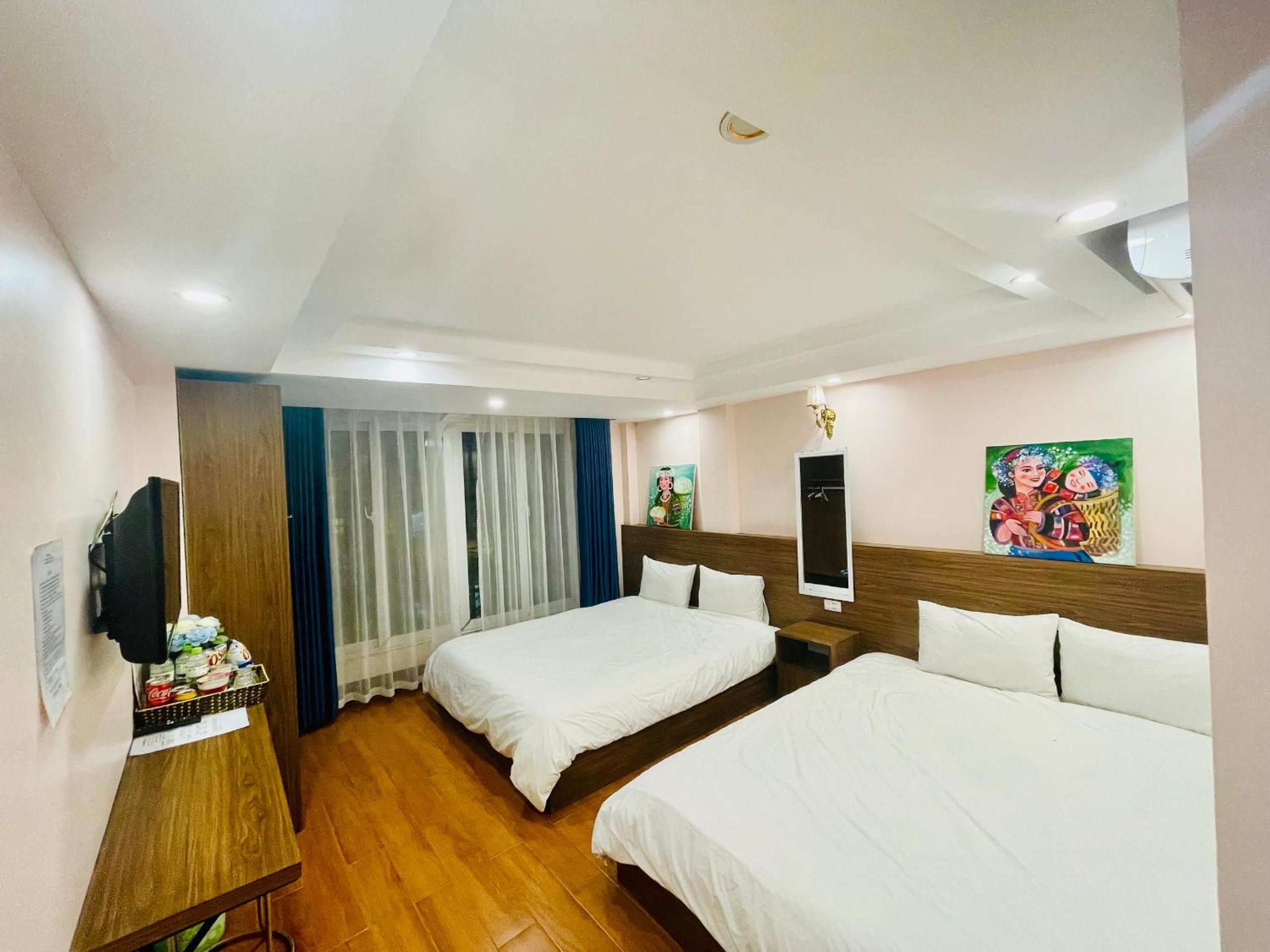 Superior Family Room - Photo 1