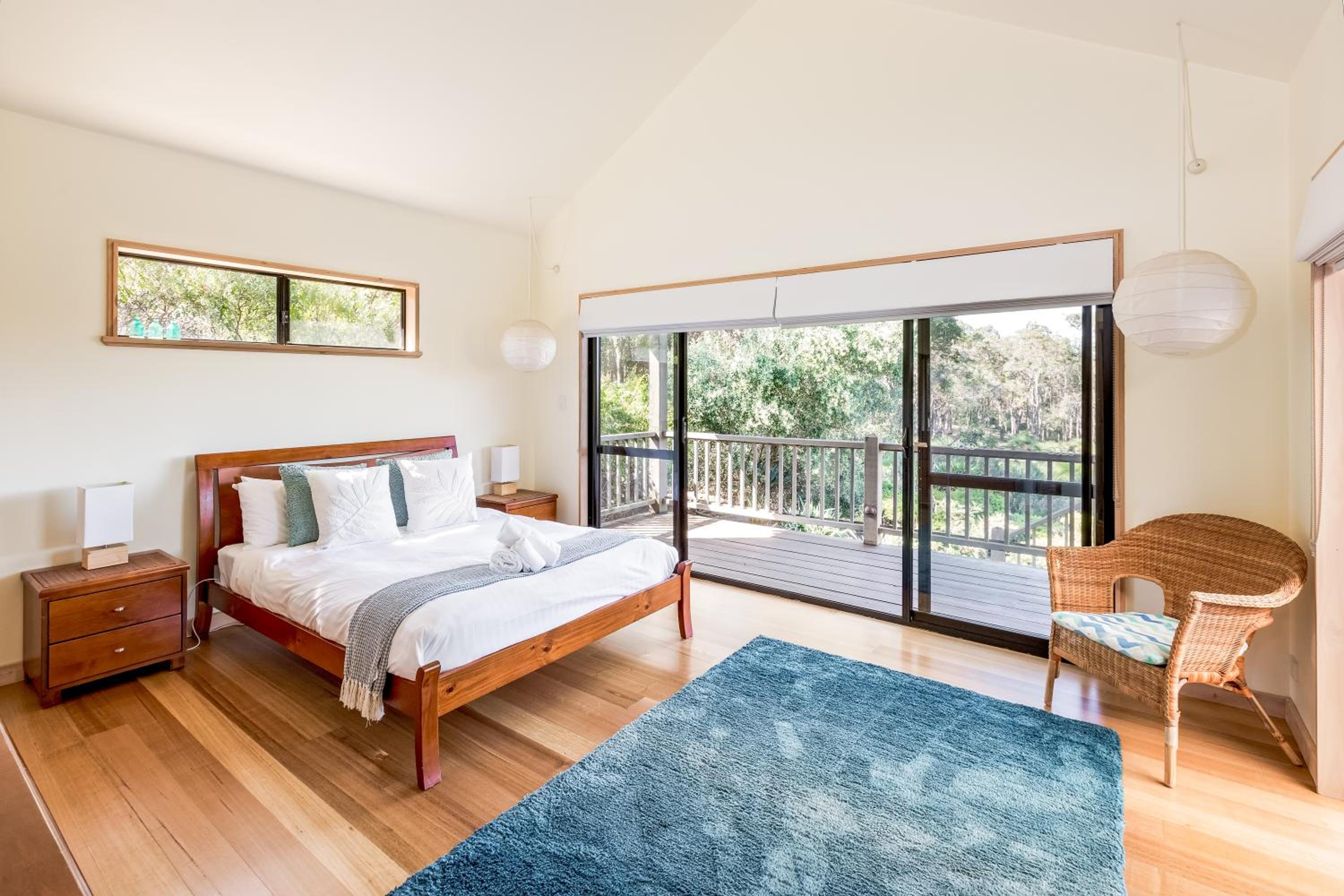 Five-Bedroom House photo 1