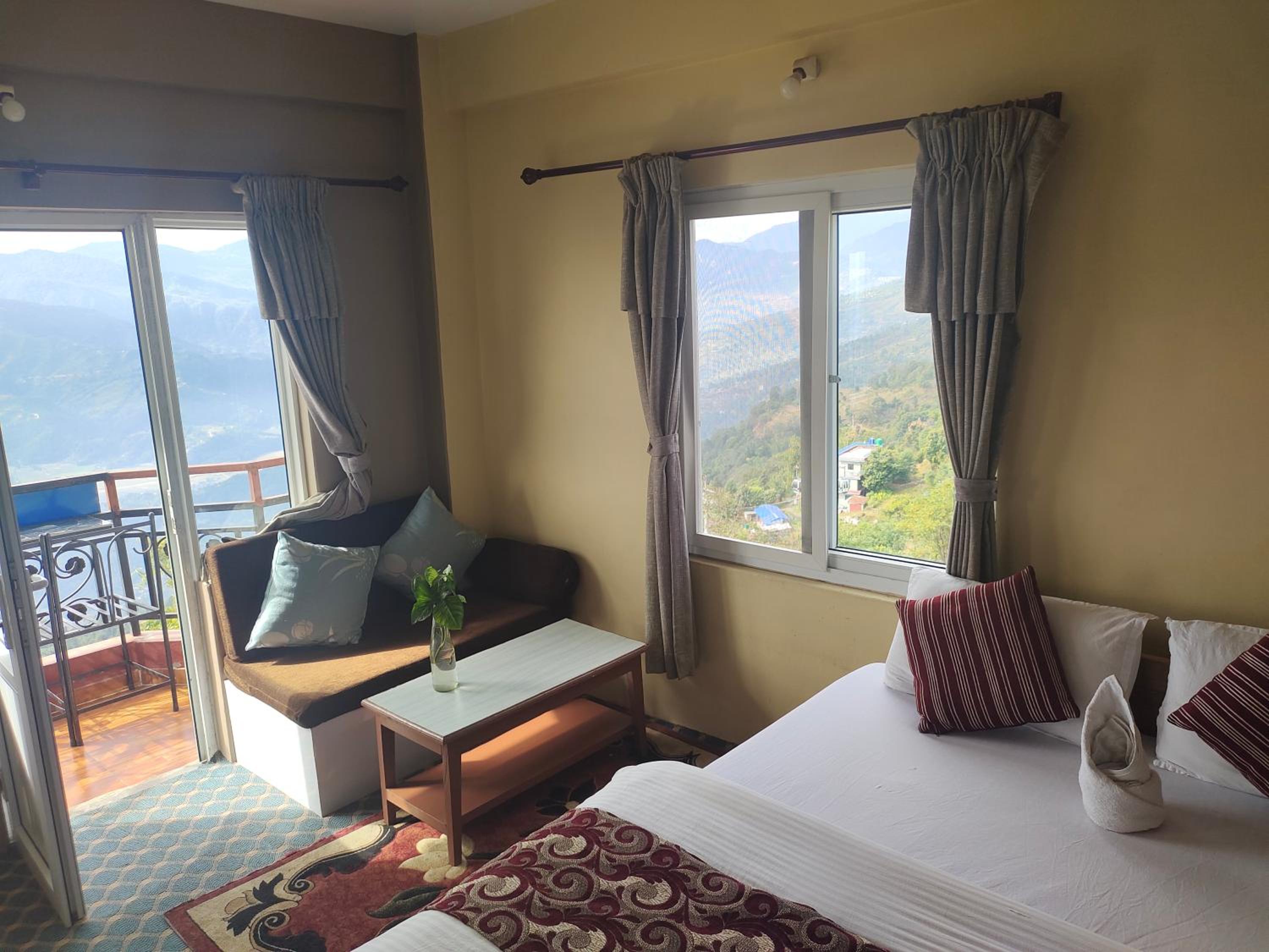 Deluxe Double Room with Balcony photo 3