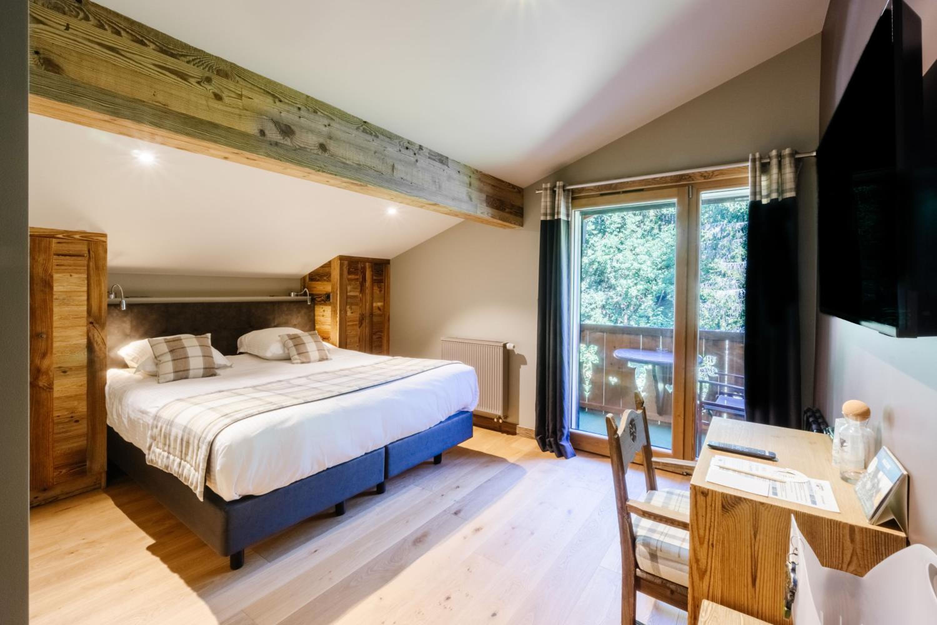 Junior Suite with Mountain View