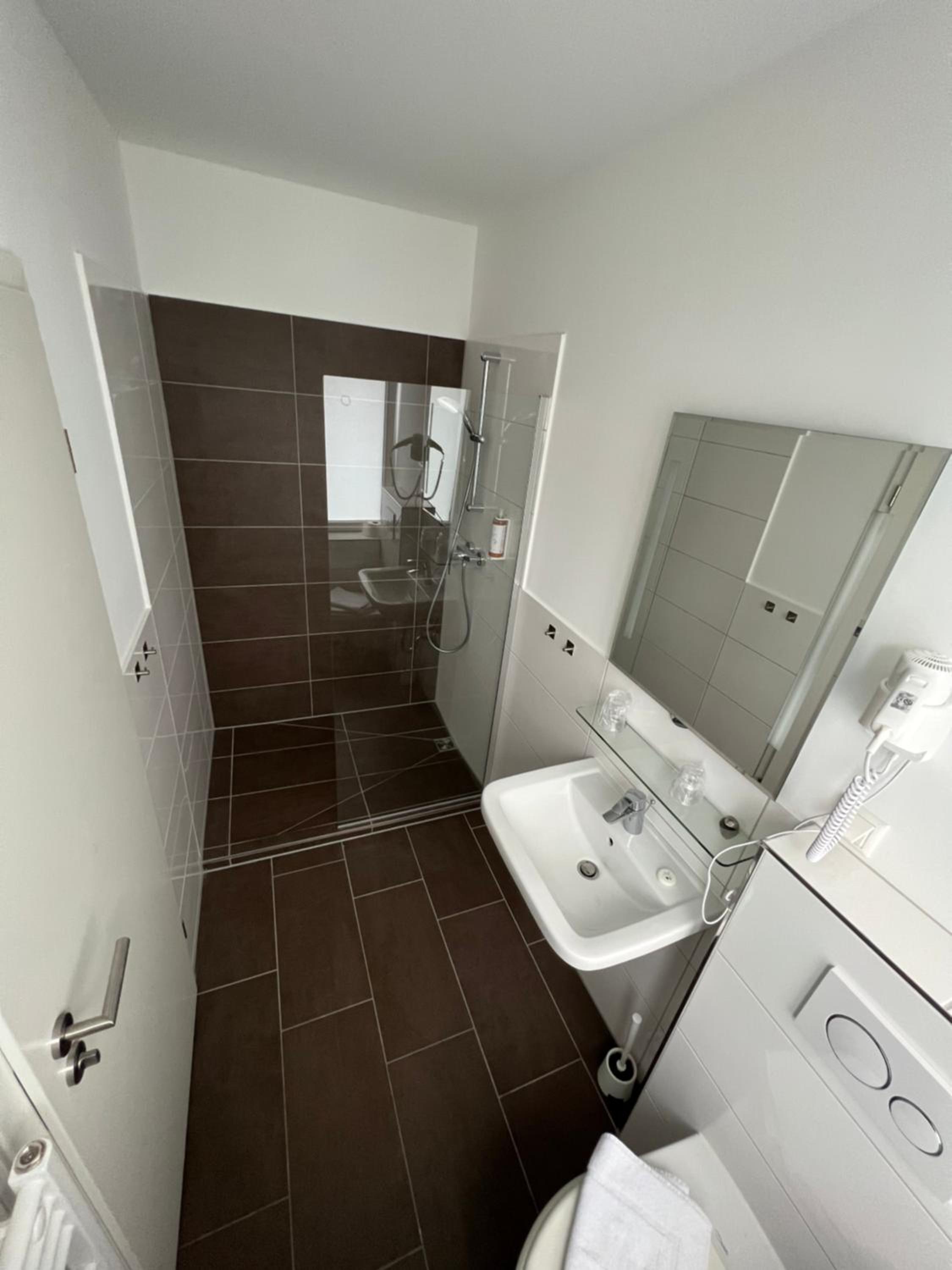 Standard Twin Room - Photo 2