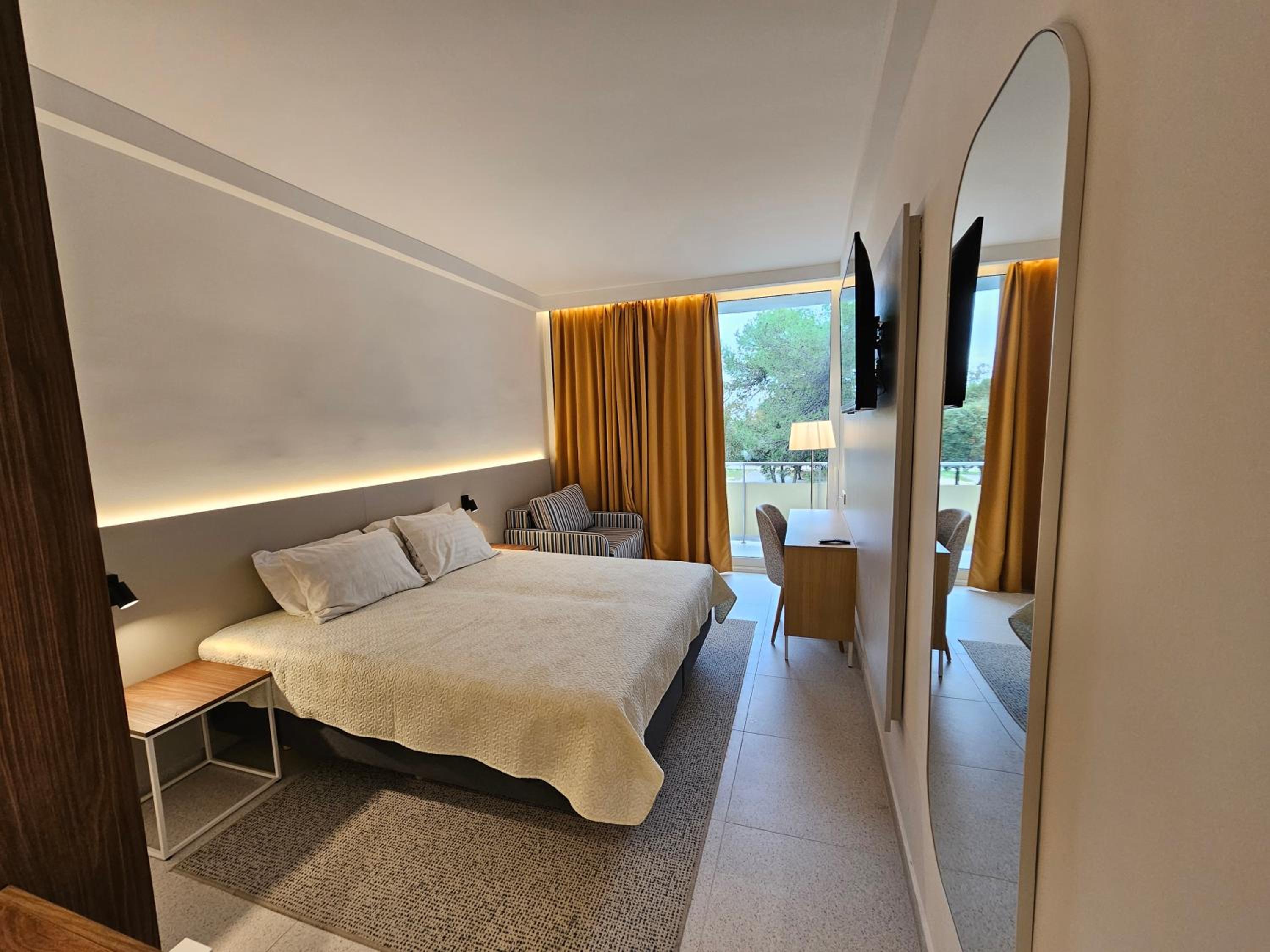 Standard Double Room with Extra bed and Balcony
