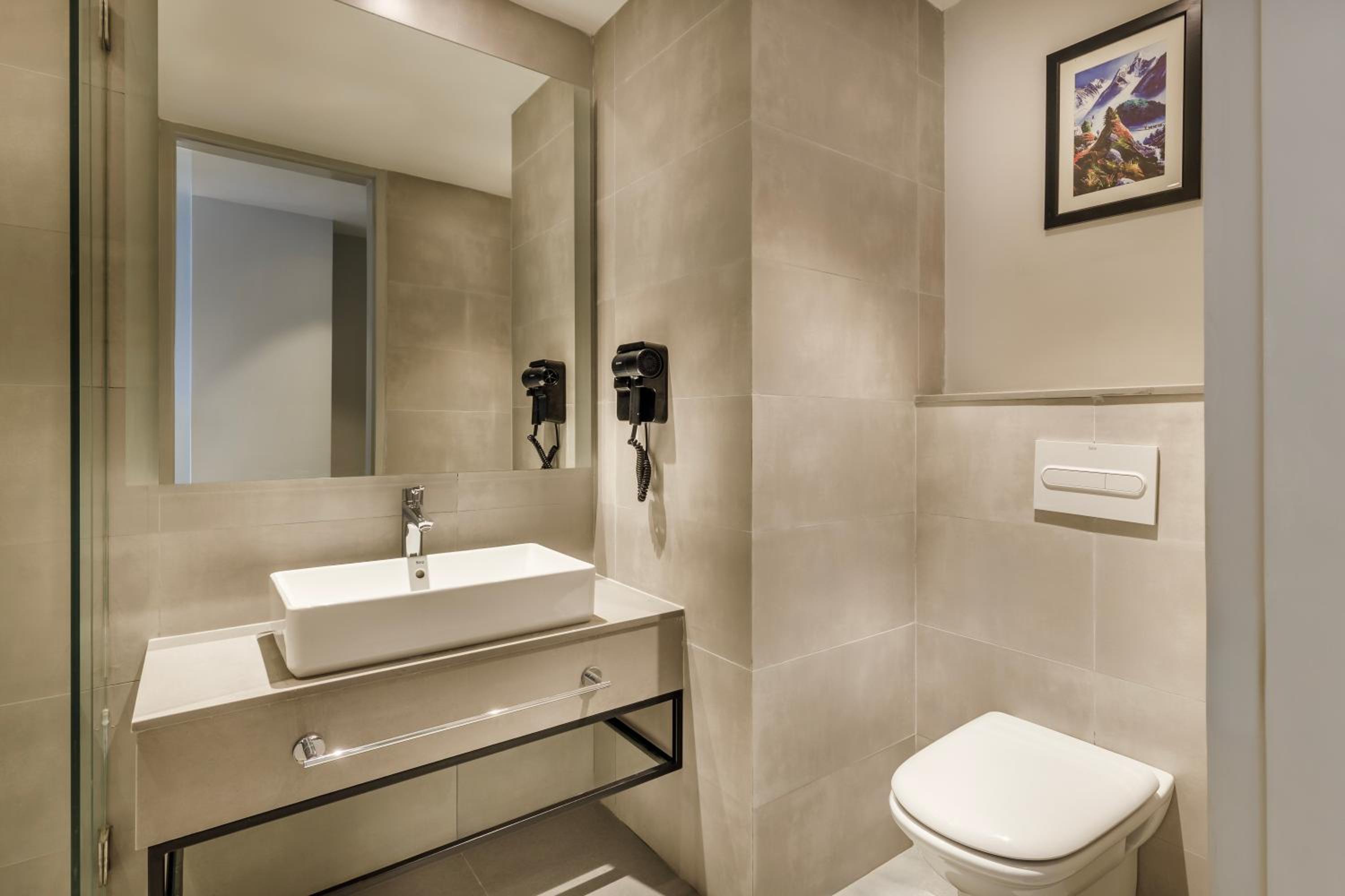 Standard Queen Room - Photo 15