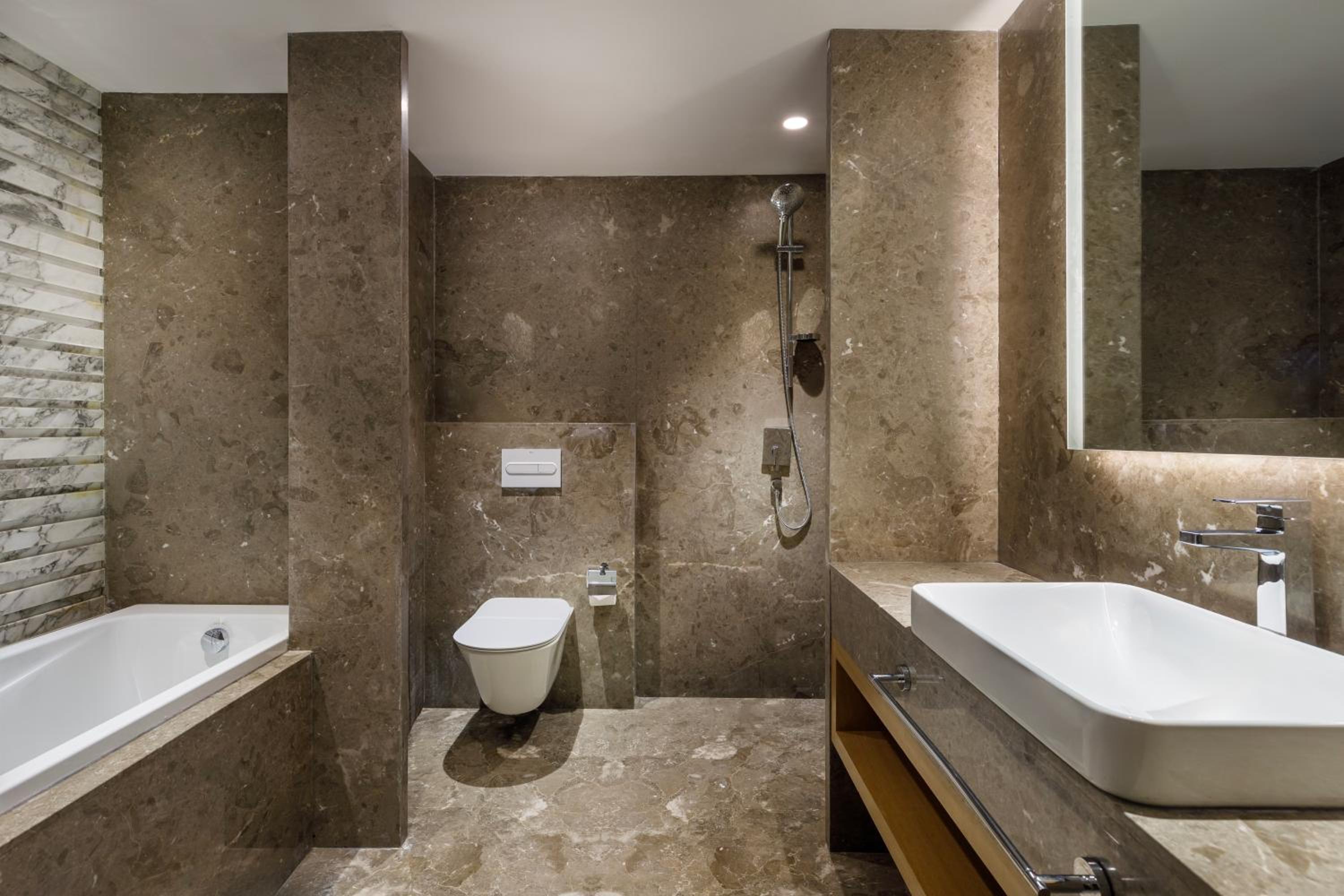Queen Suite - Photo 11