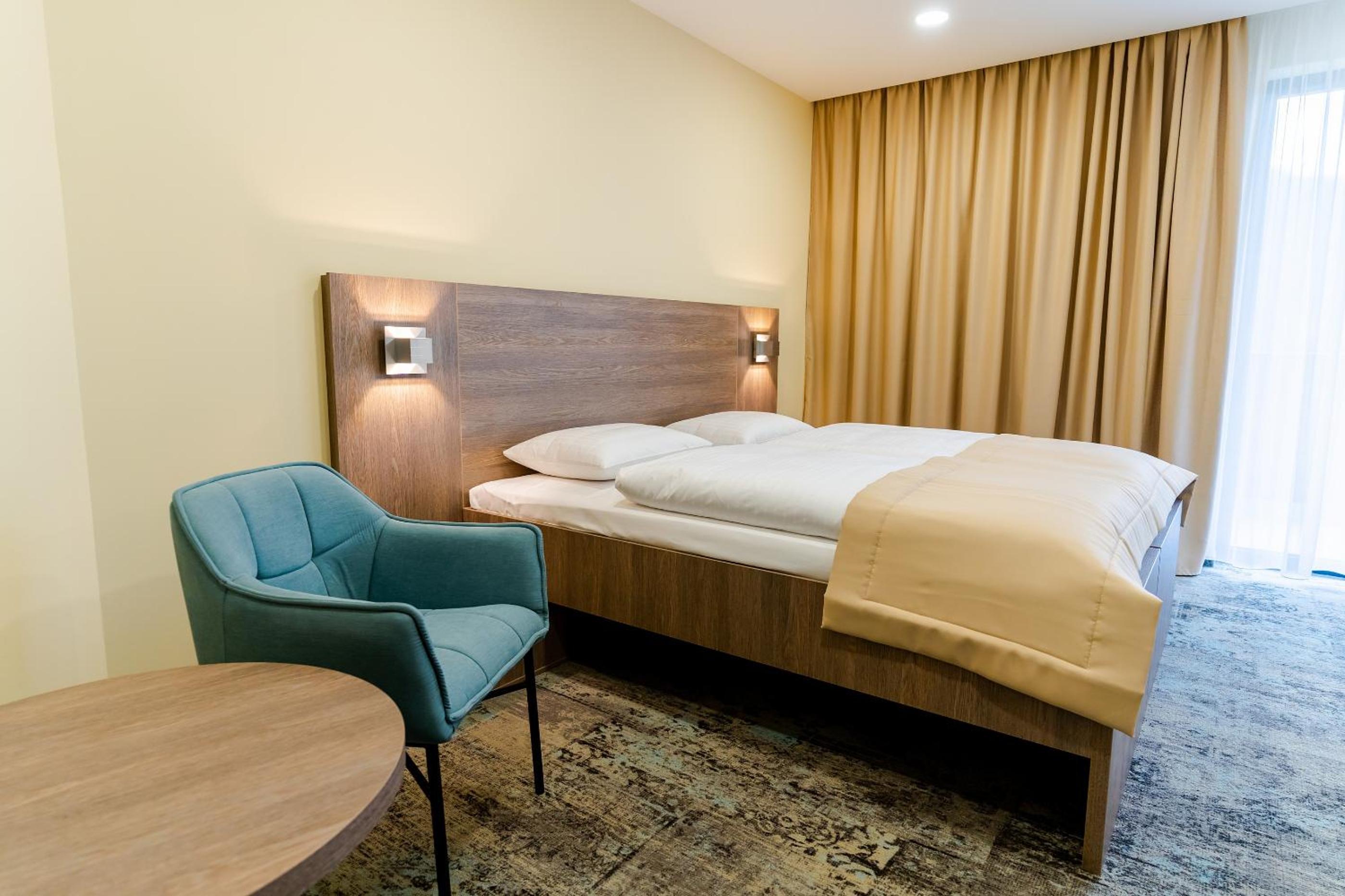 Double or Twin Room with Mountain View - Photo 9