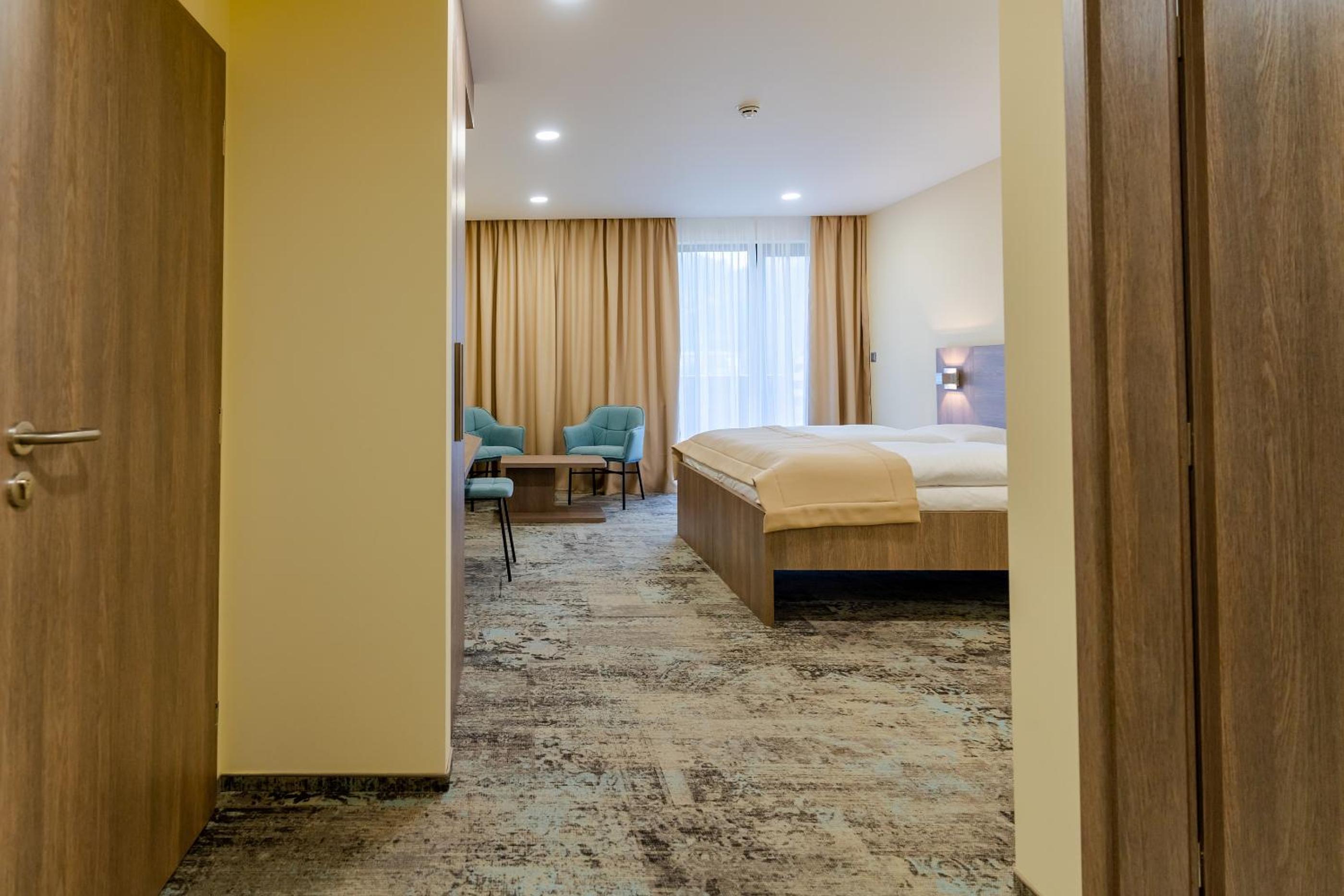 Double or Twin Room with Mountain View - Photo 6