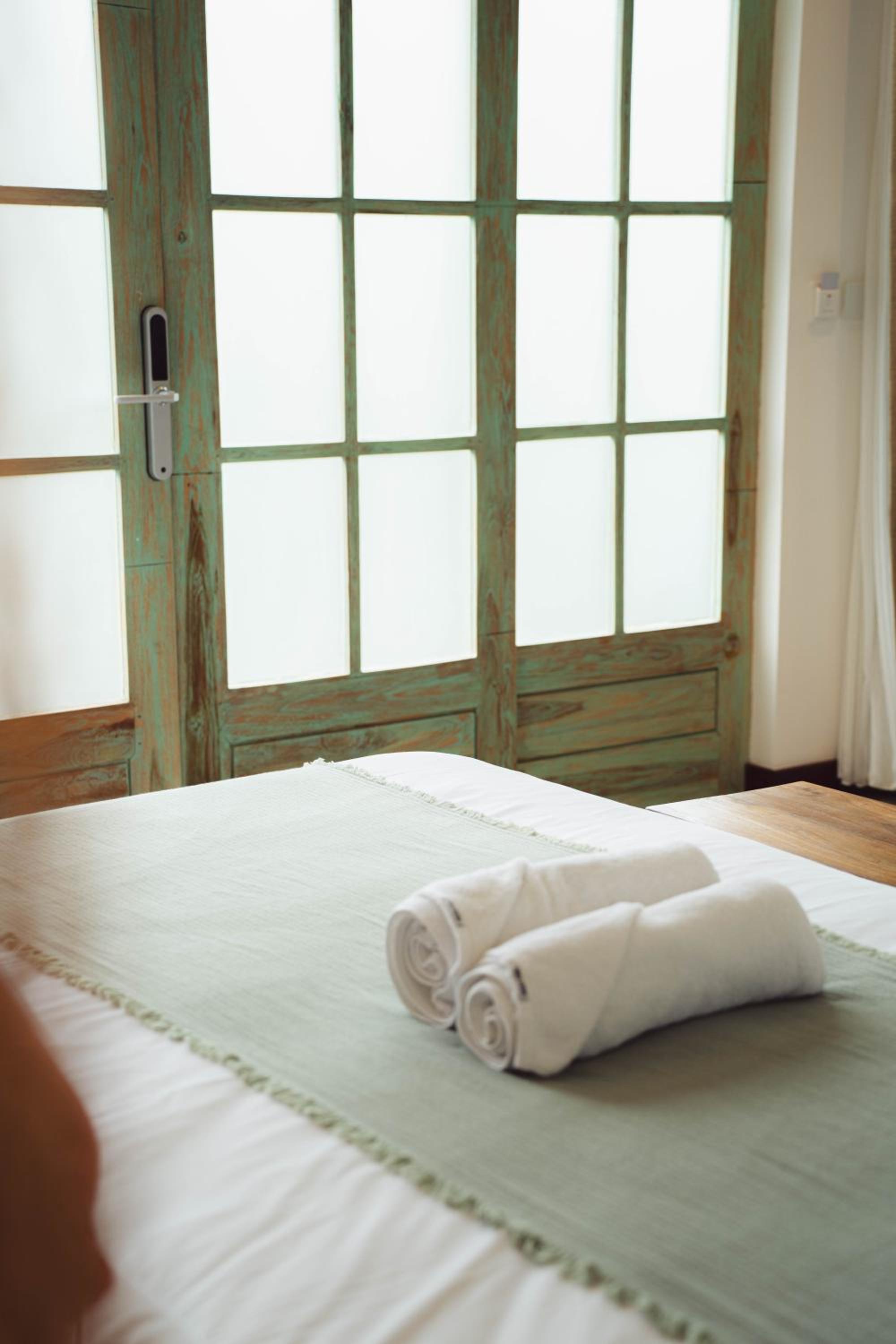 Deluxe King Room - Photo 8