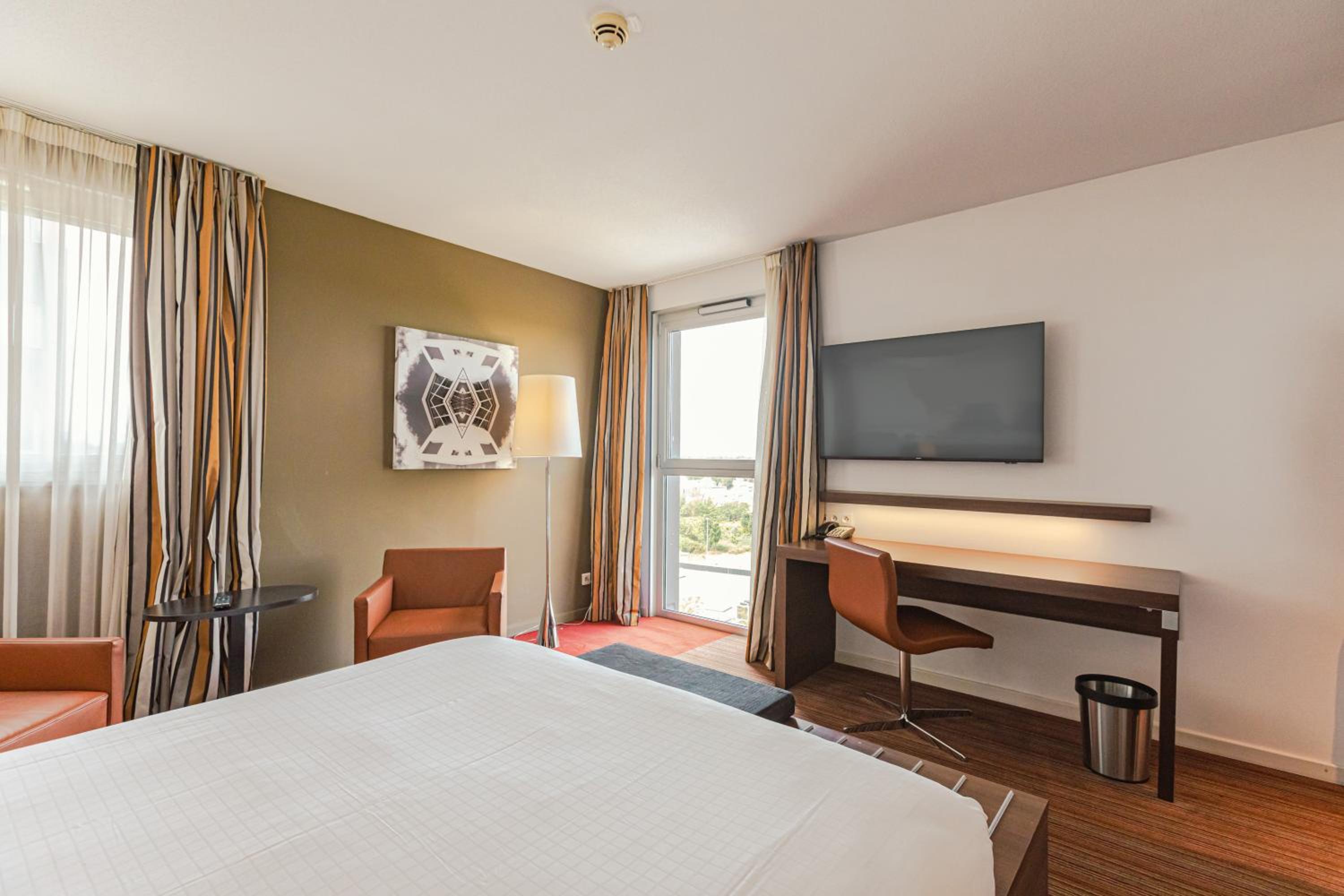 Premium Queen Room with sofa bed photo 3