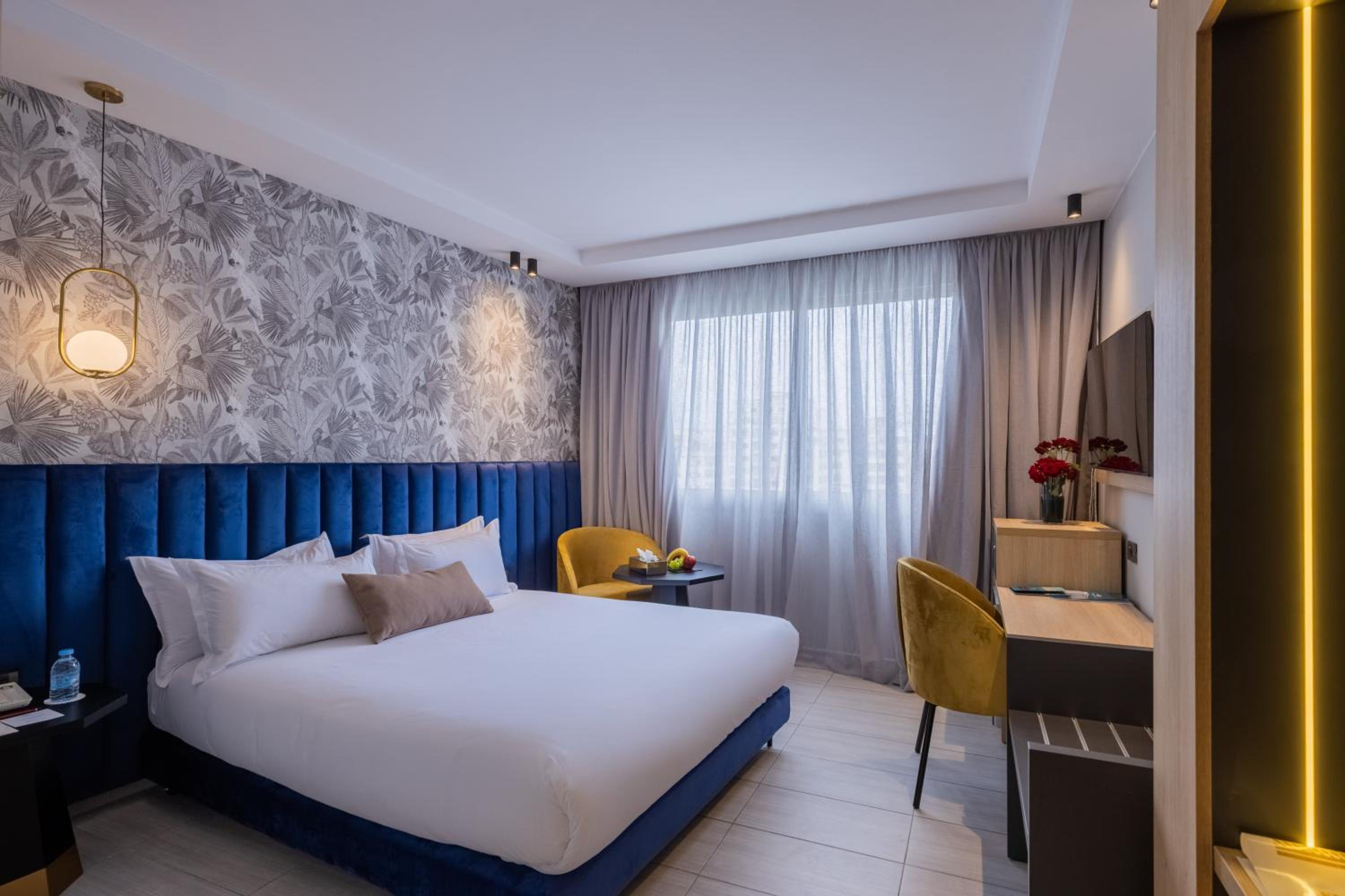 Superior Room , King Size Bed - Photo 3