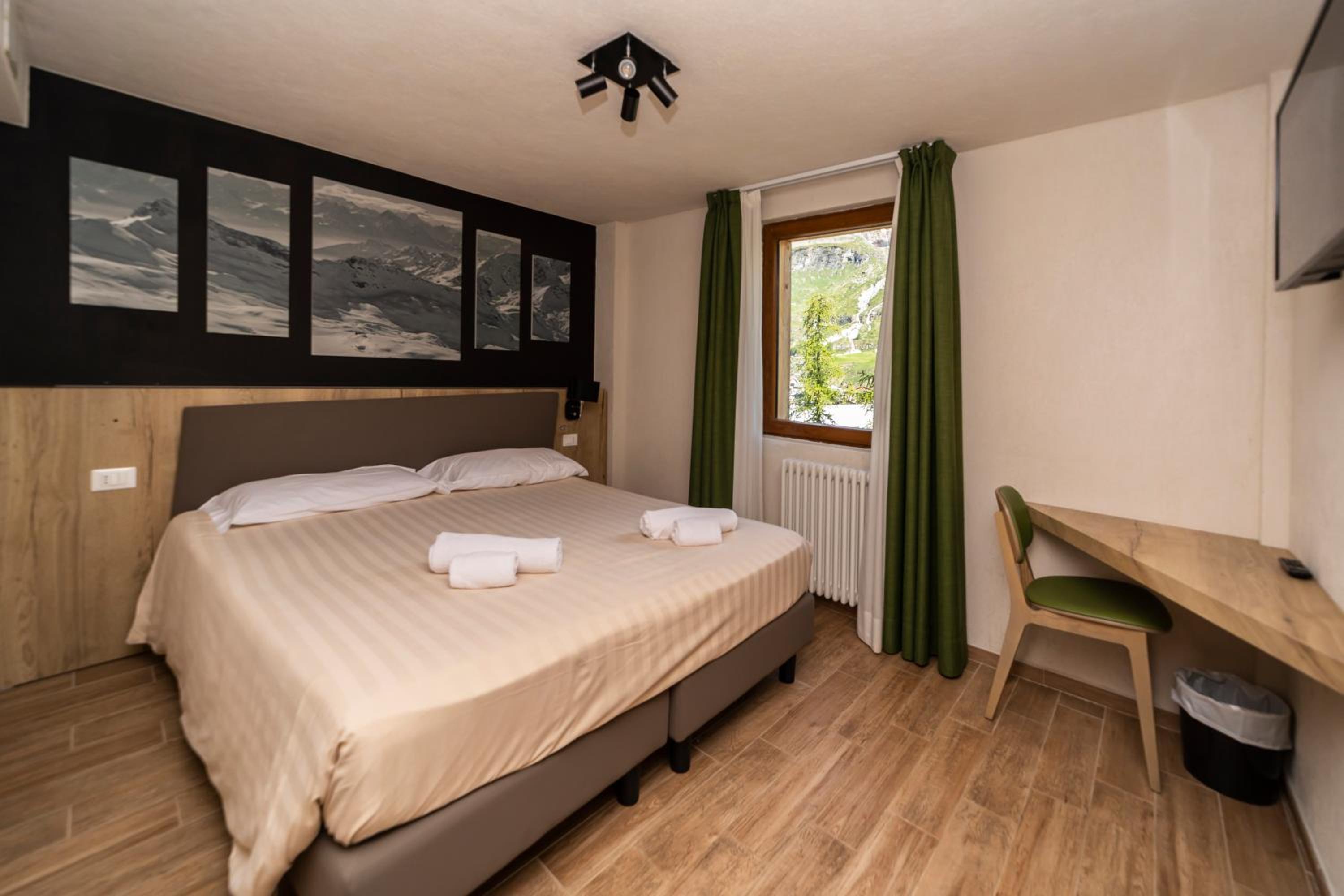 Superior Double or Twin Room with Mountain View - Photo 1