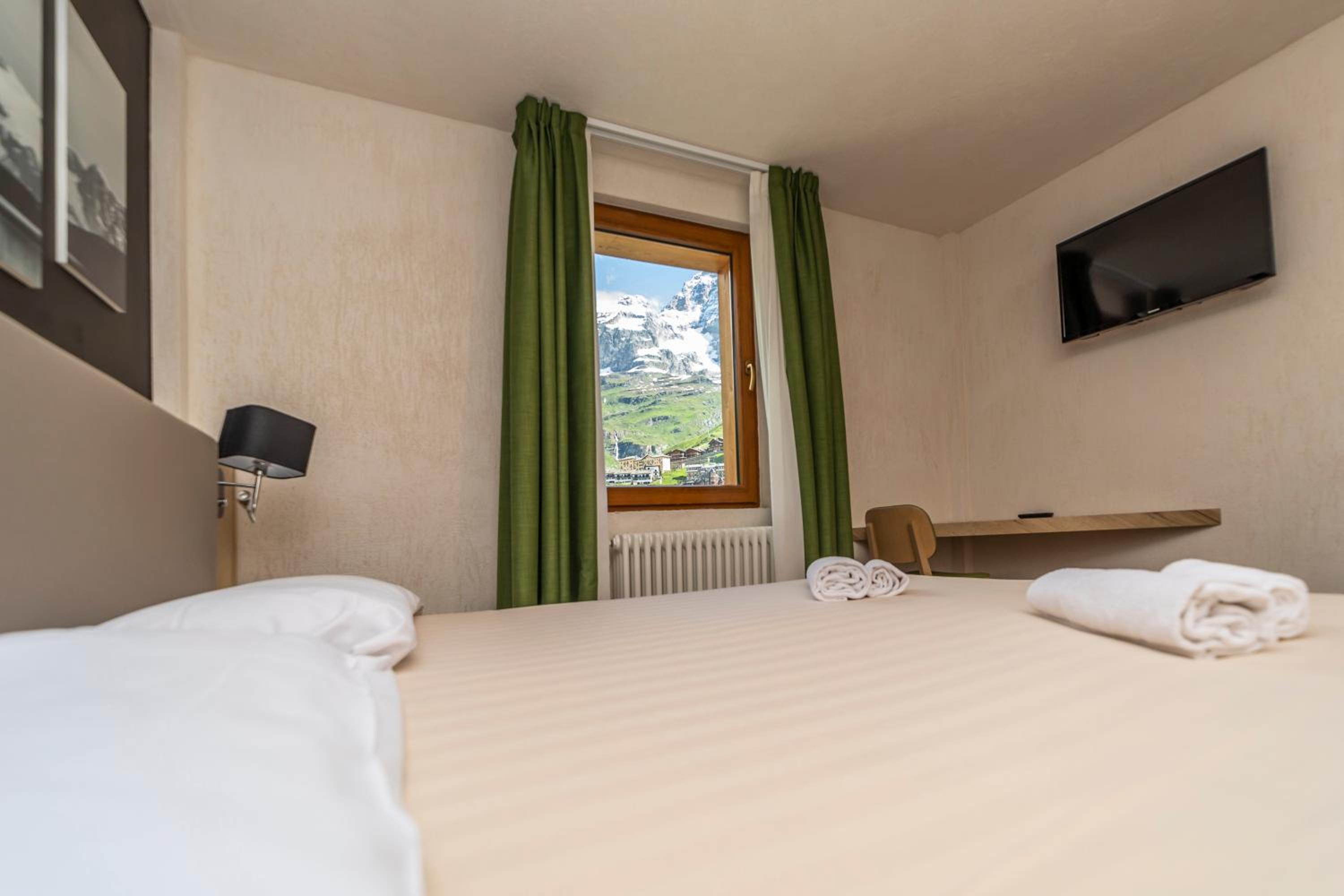 Superior Double or Twin Room with Mountain View - Photo 4