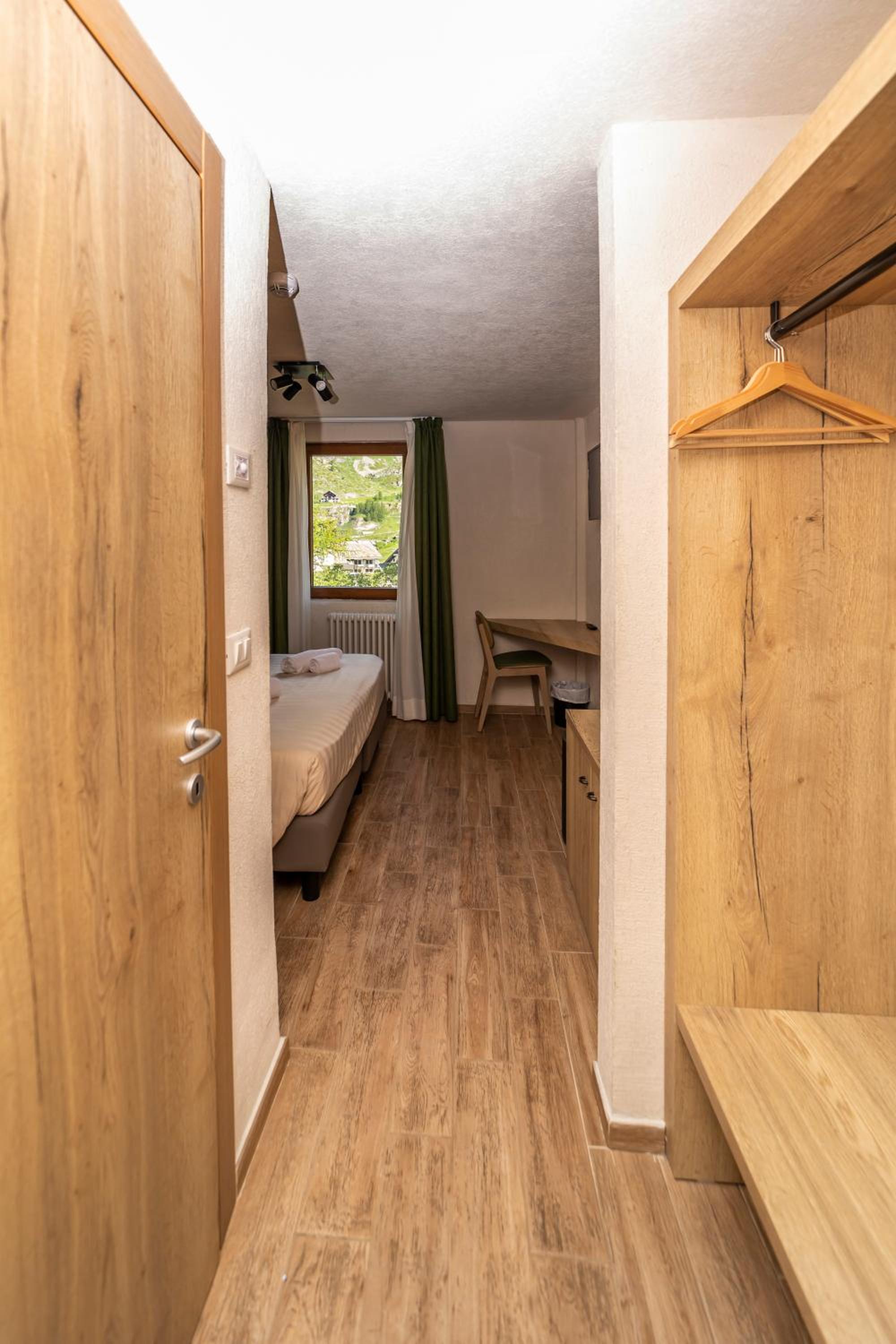 Superior Double or Twin Room with Mountain View - Photo 3