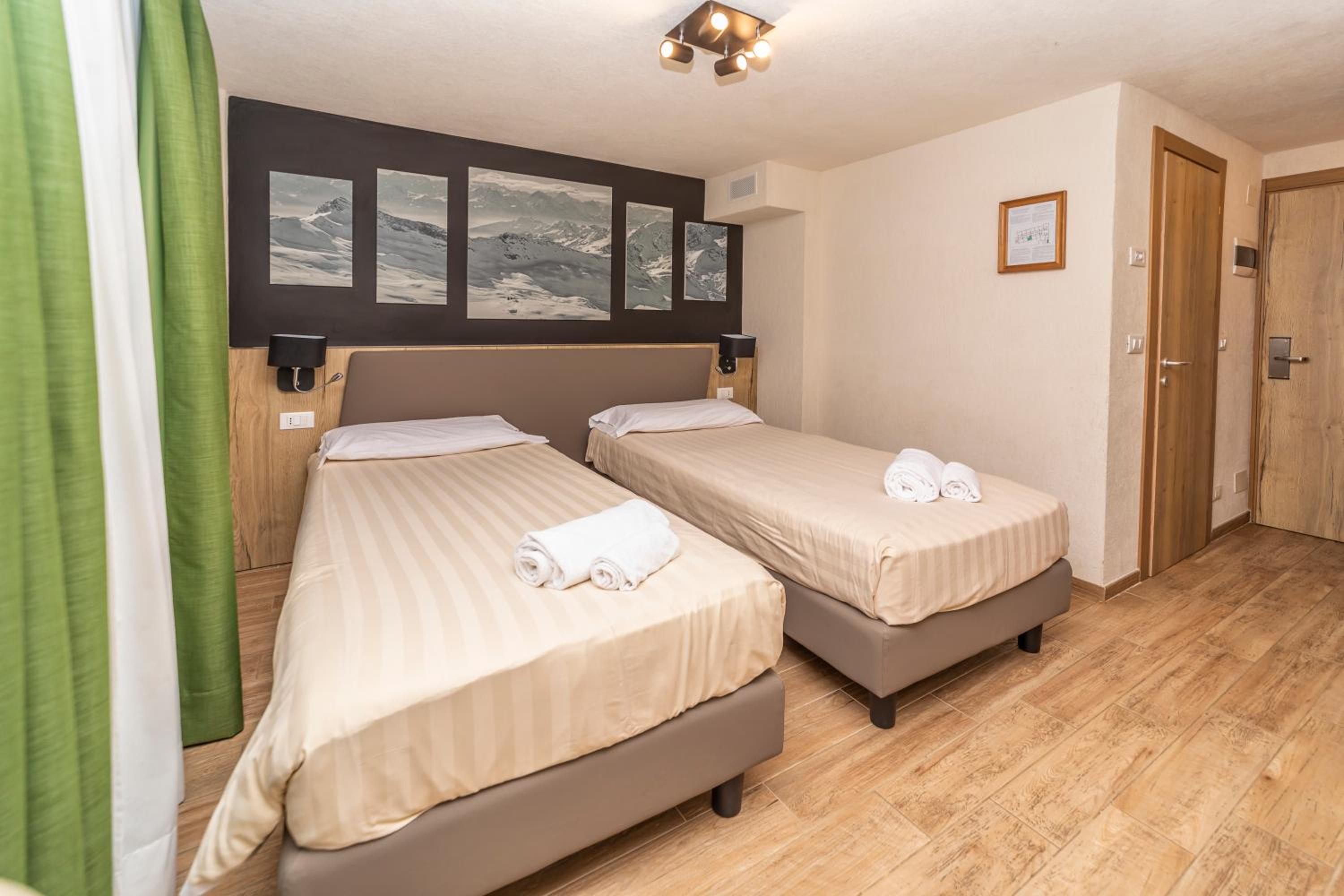 Quadruple Room - Photo 1