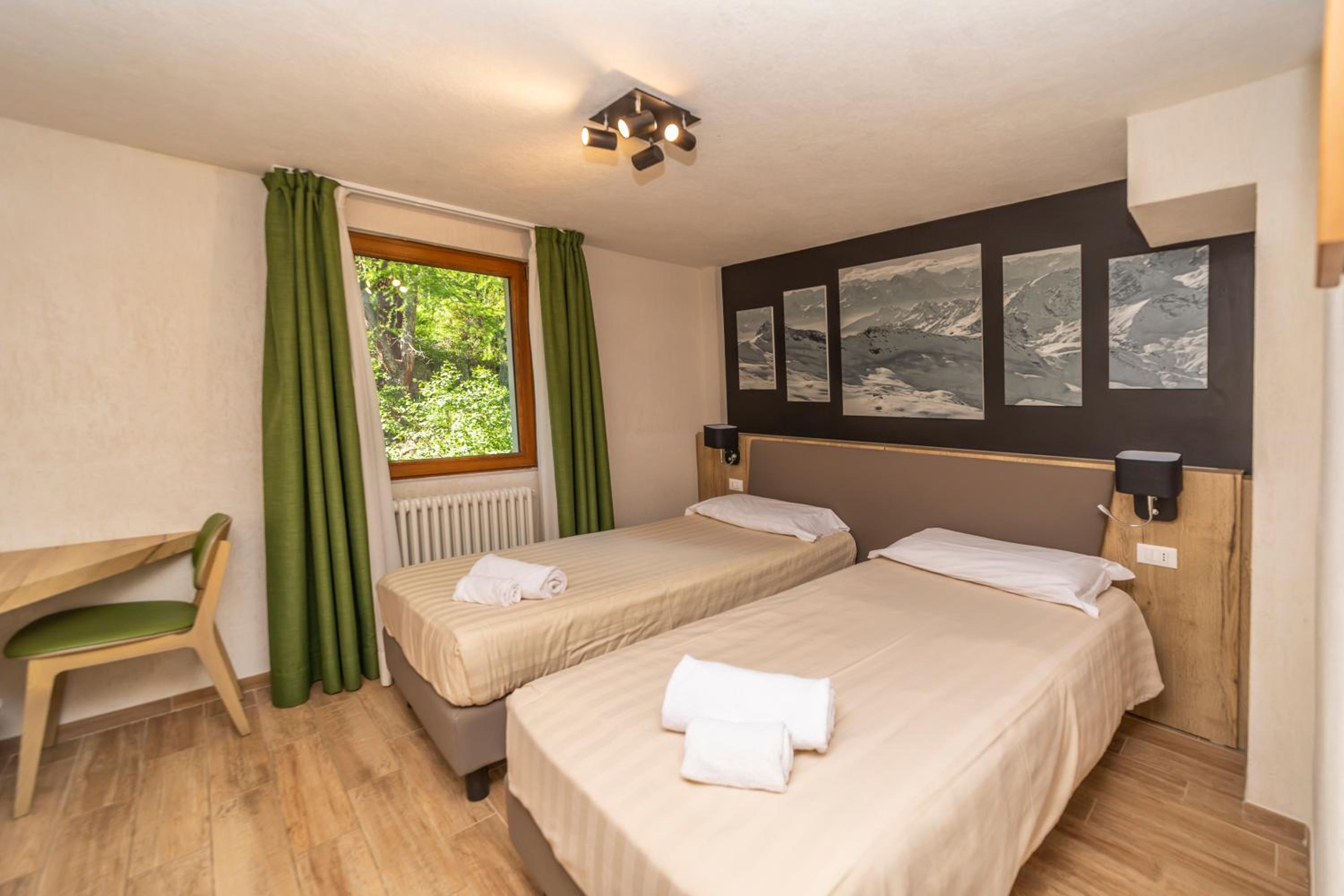 Double or Twin Room with Private Bathroom - Photo 1