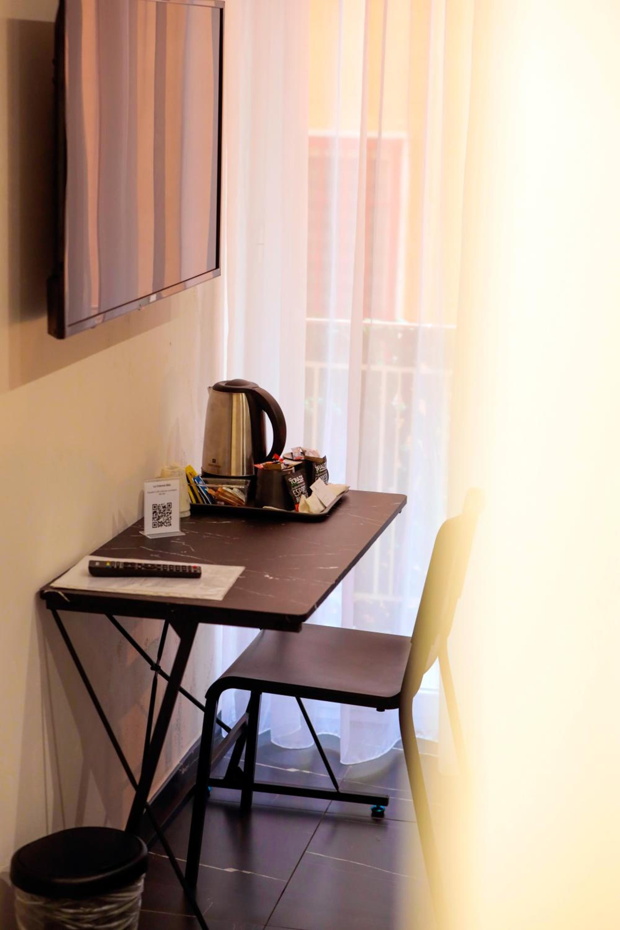 King Room with Balcony - Photo 22