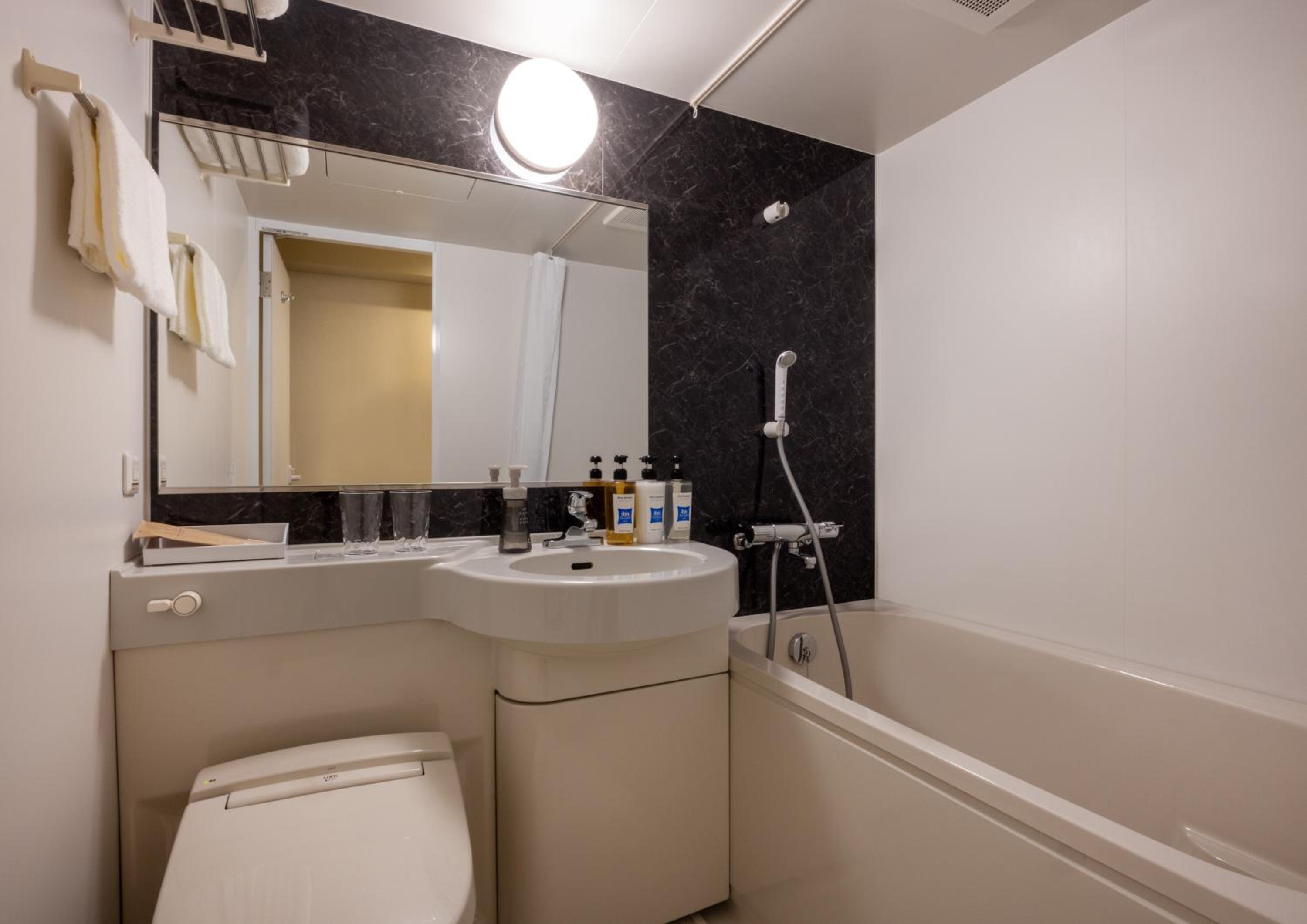Standard Twin Room - Non-Smoking photo 3