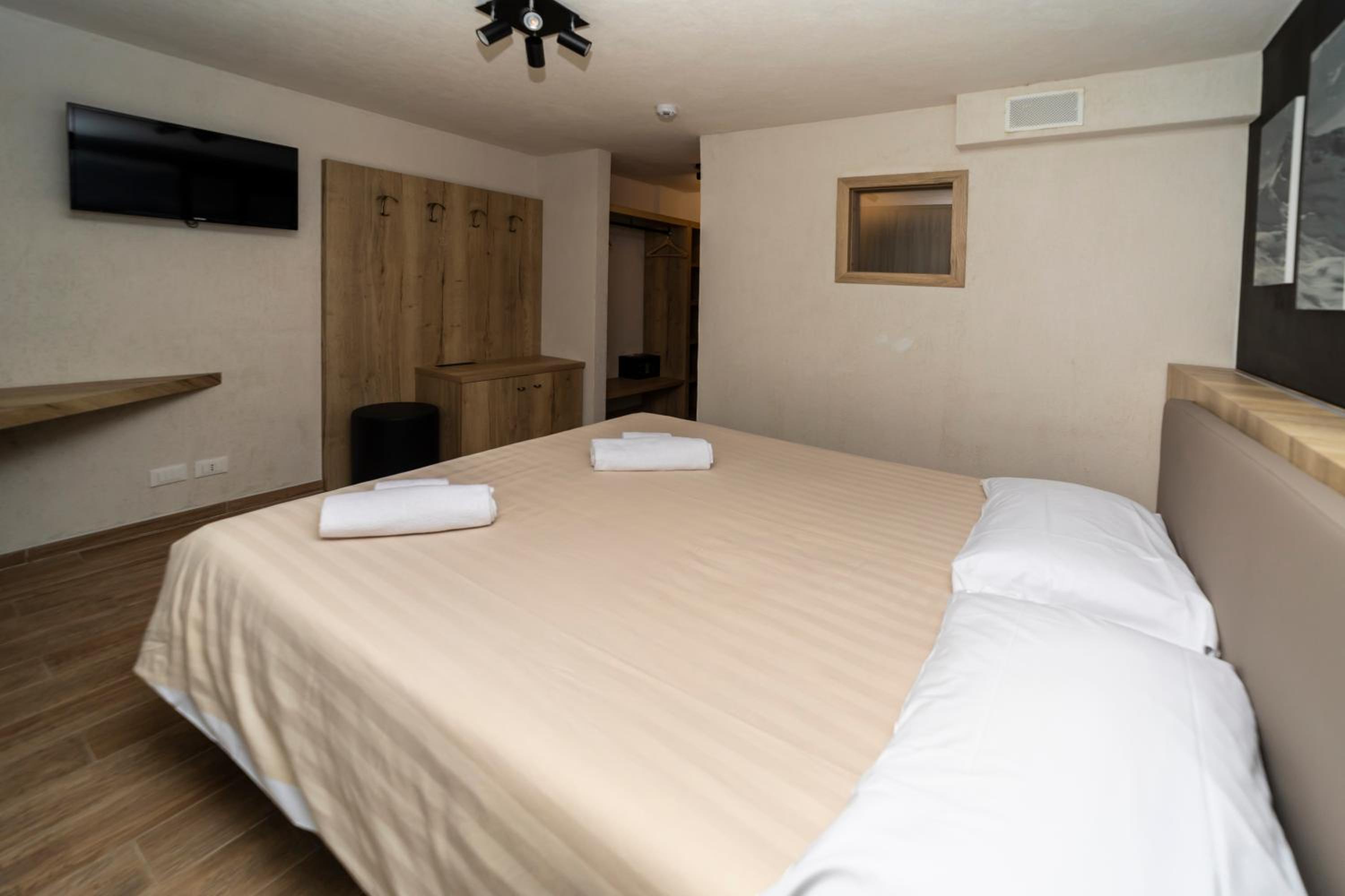 Quadruple Room - Photo 3