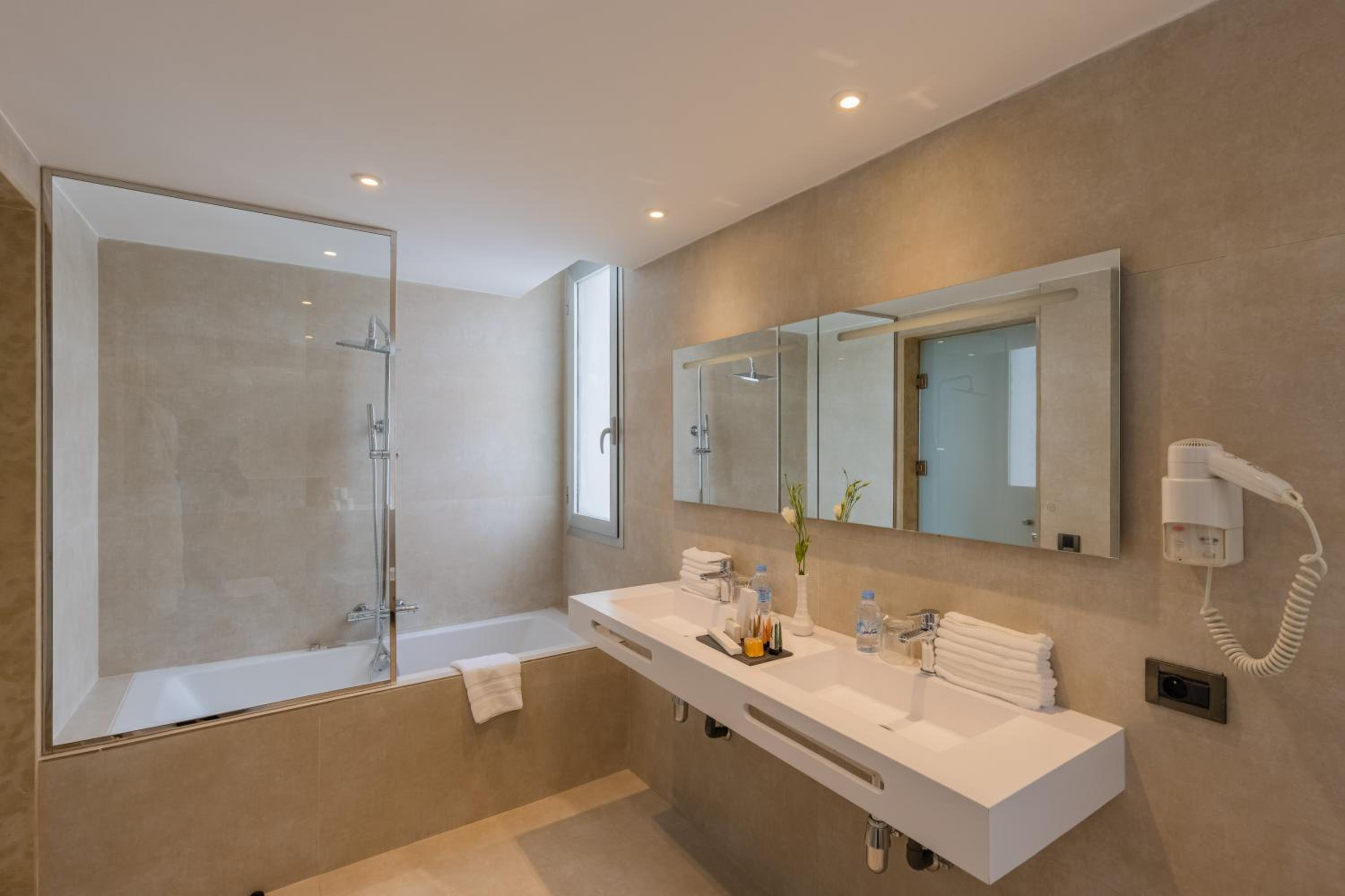 Executive Suite, King Size Bed, Sea View - Photo 10