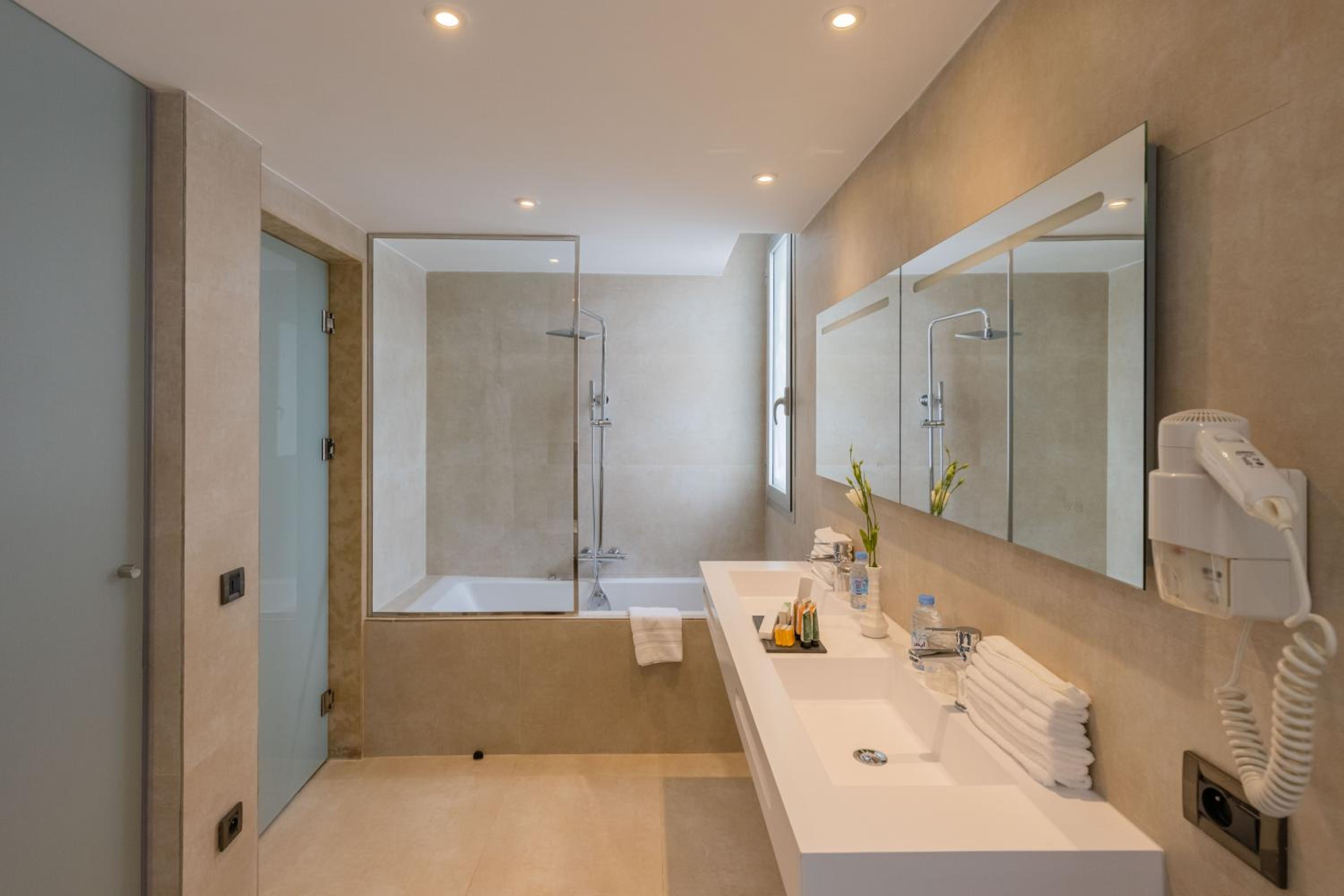 Executive Suite, King Size Bed, Sea View - Photo 8