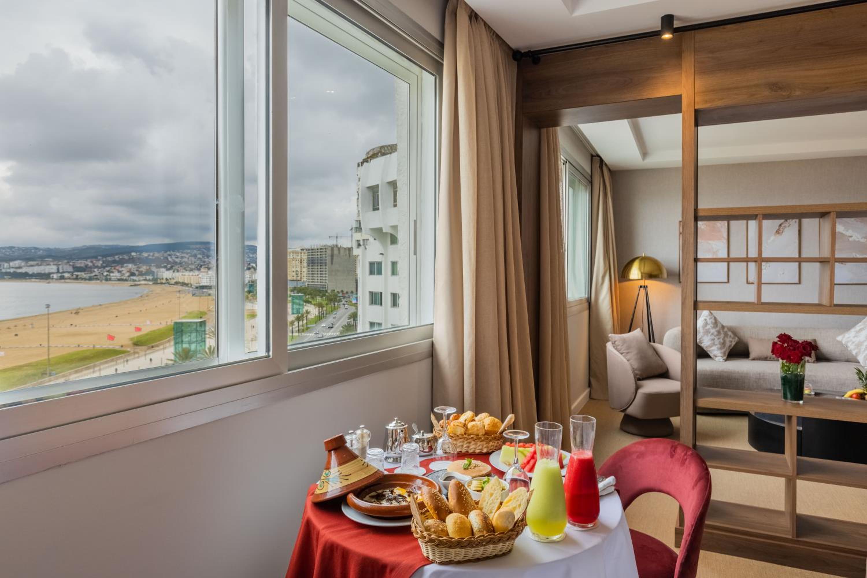Executive Suite, King Size Bed, Sea View - Photo 4