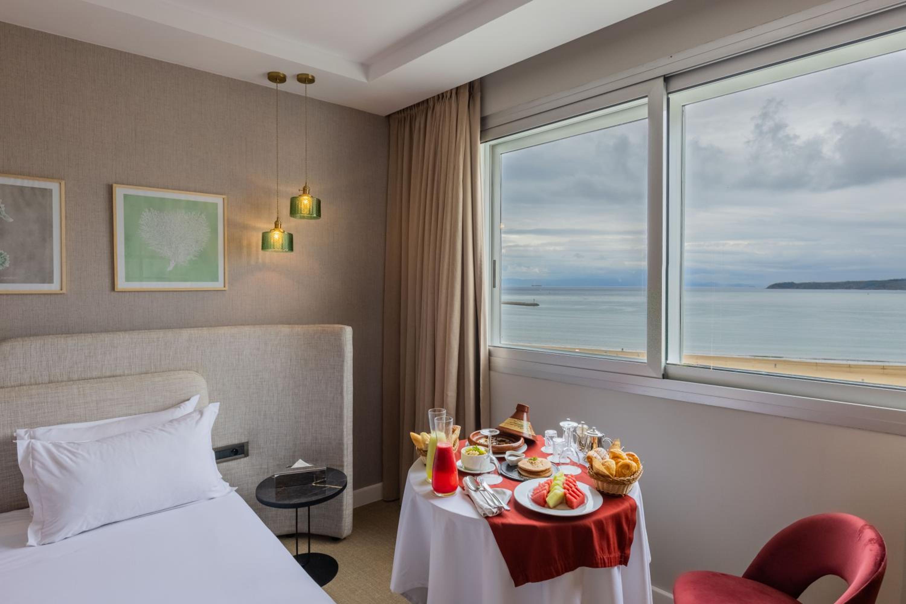 Executive Suite, King Size Bed, Sea View - Photo 3