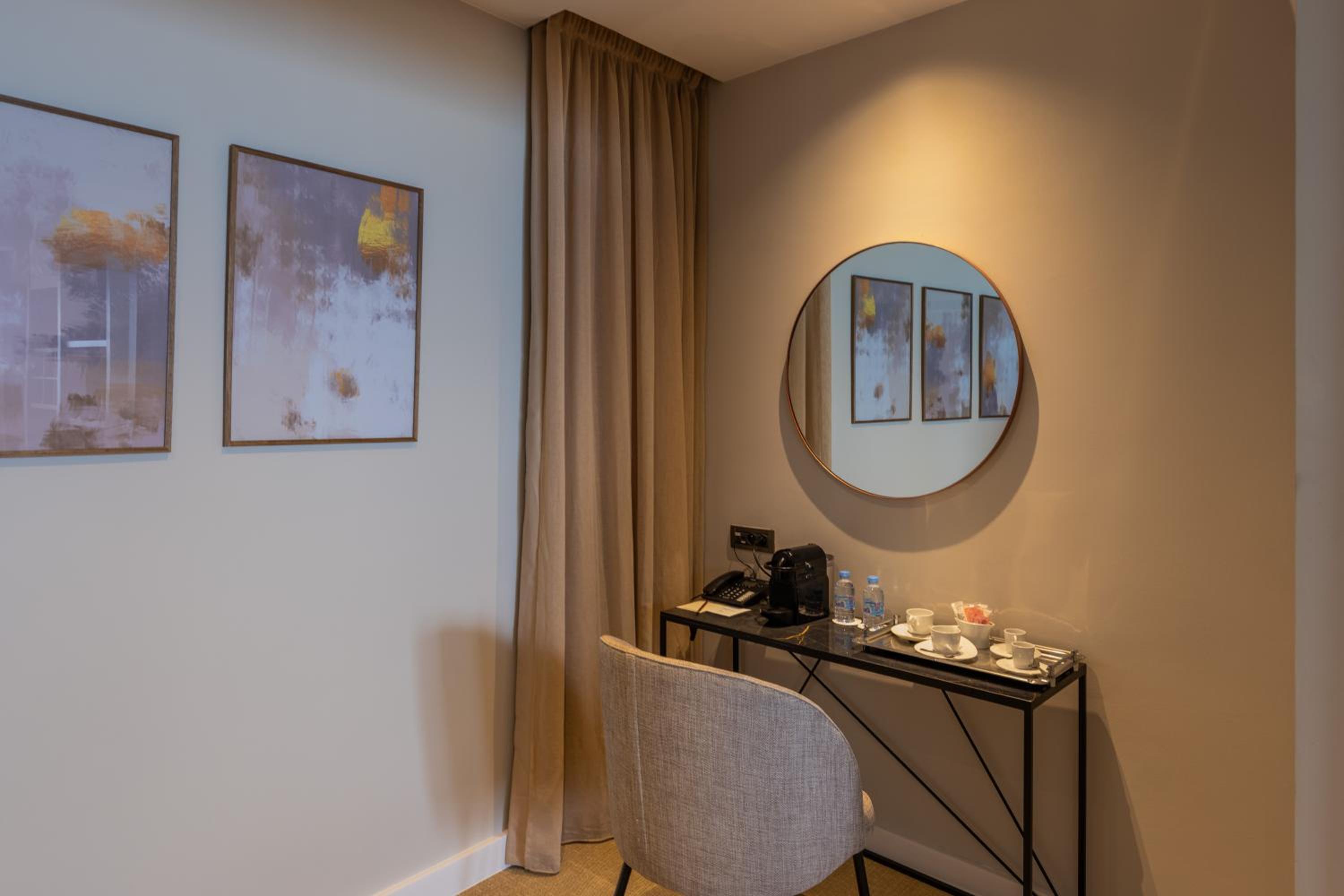 Executive Suite, King Size Bed, Sea View - Photo 6