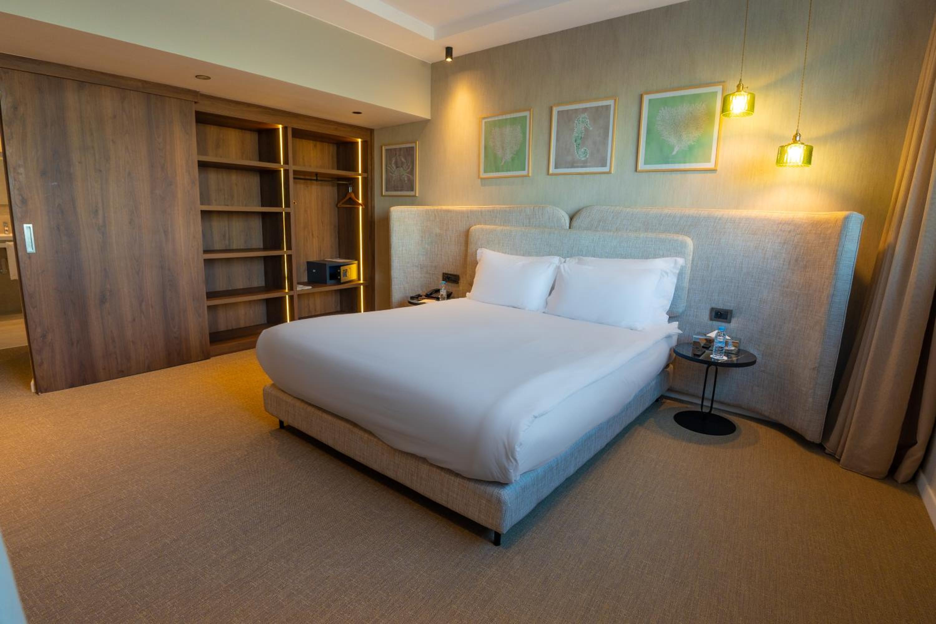 Executive Suite, King Size Bed, Sea View - Photo 5
