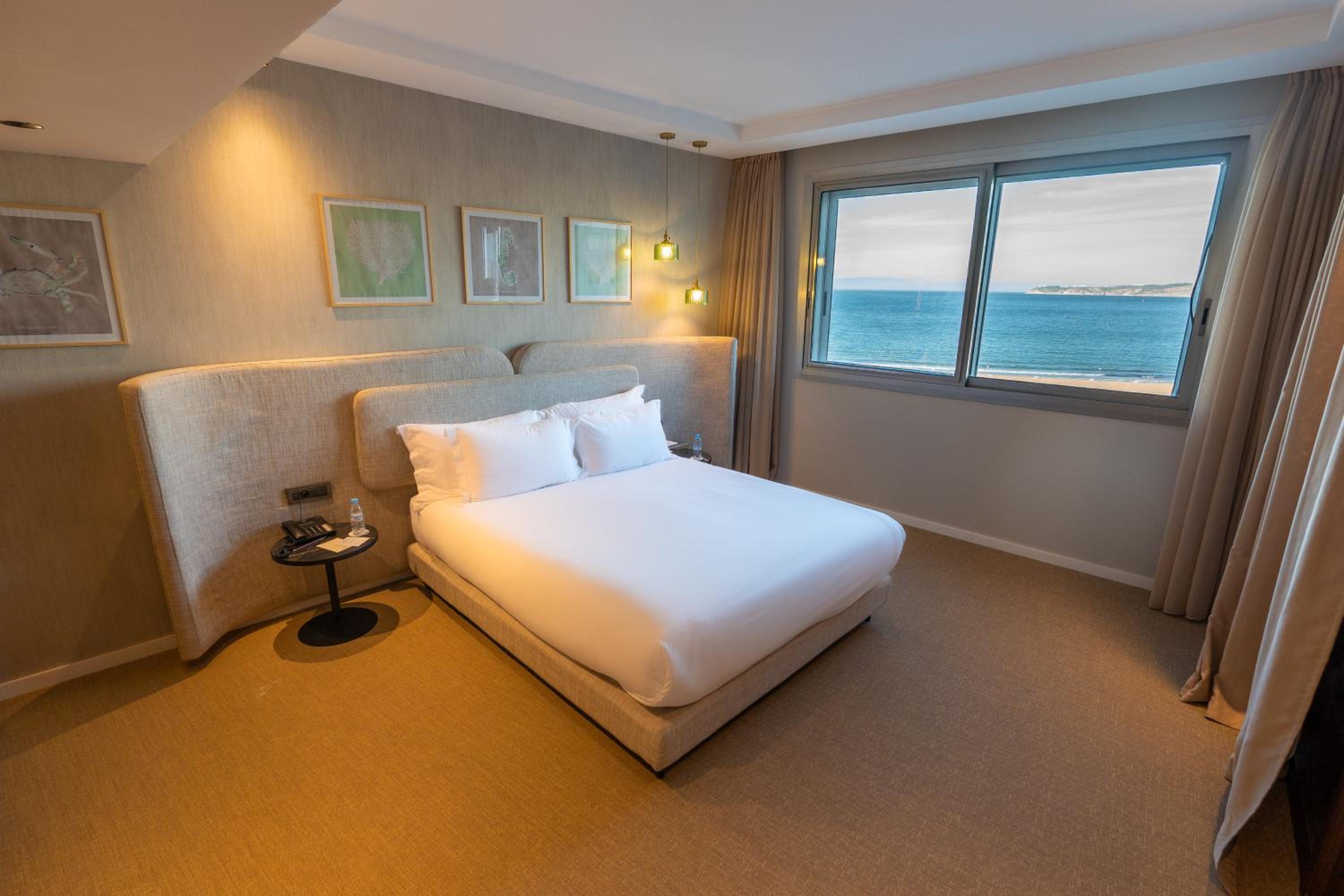 Executive Suite, King Size Bed, Sea View - Photo 1