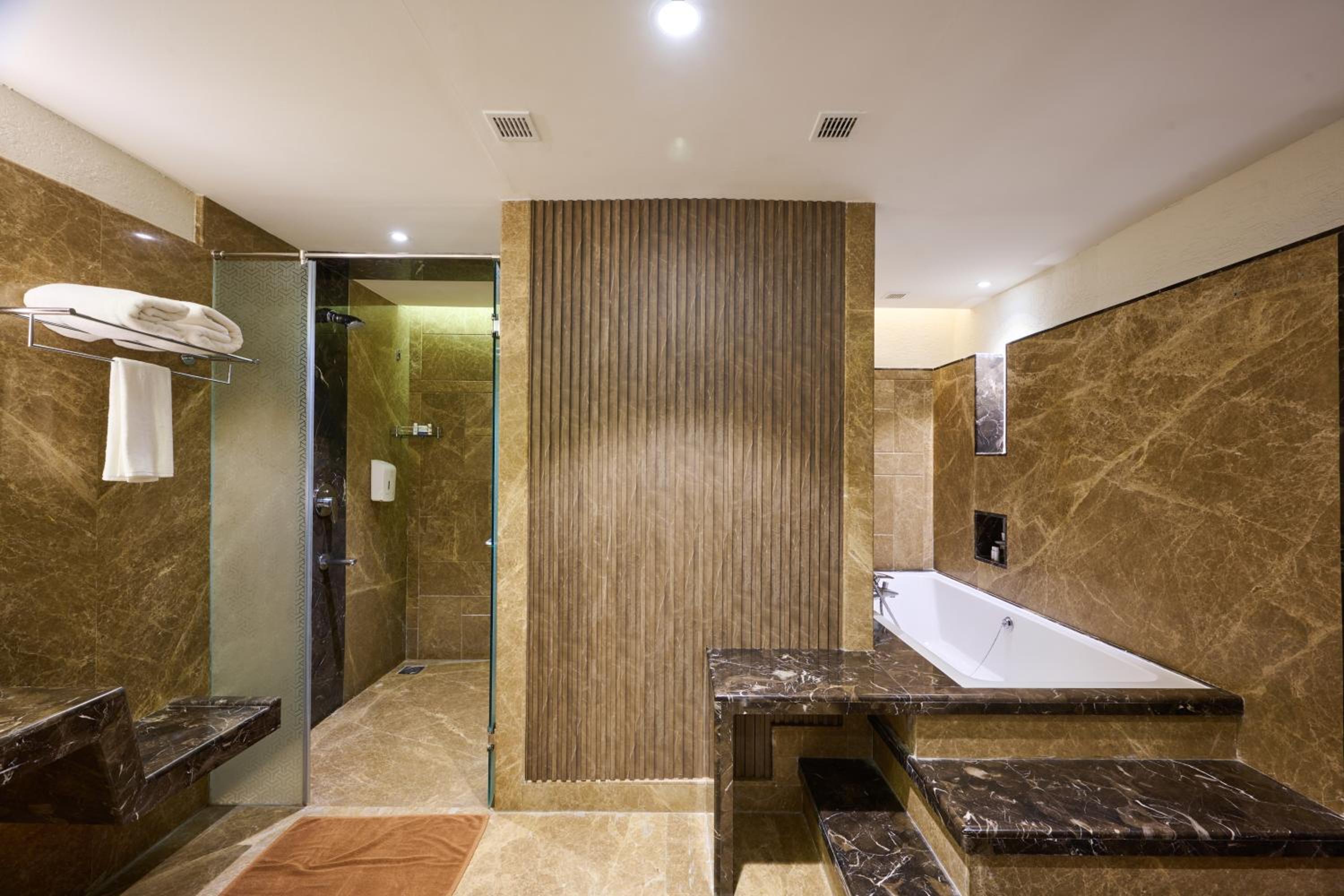 Flora Suite with complimentary airport transfers - Photo 6