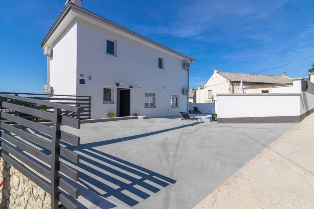 Villa photo 2