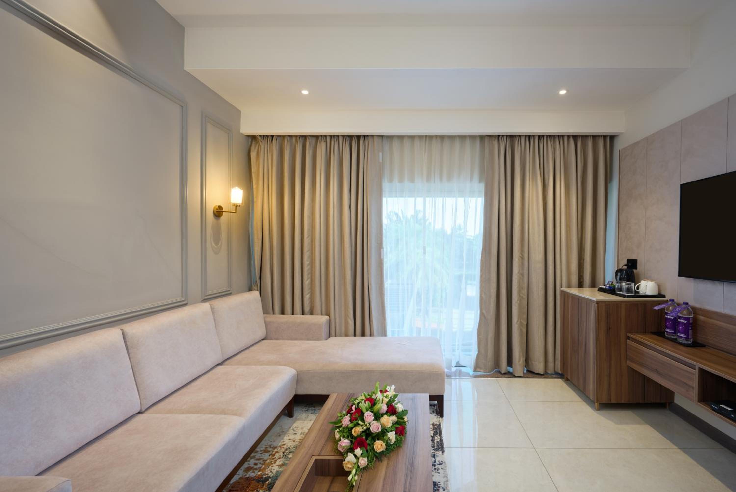 Flora Suite with complimentary airport transfers - Photo 8
