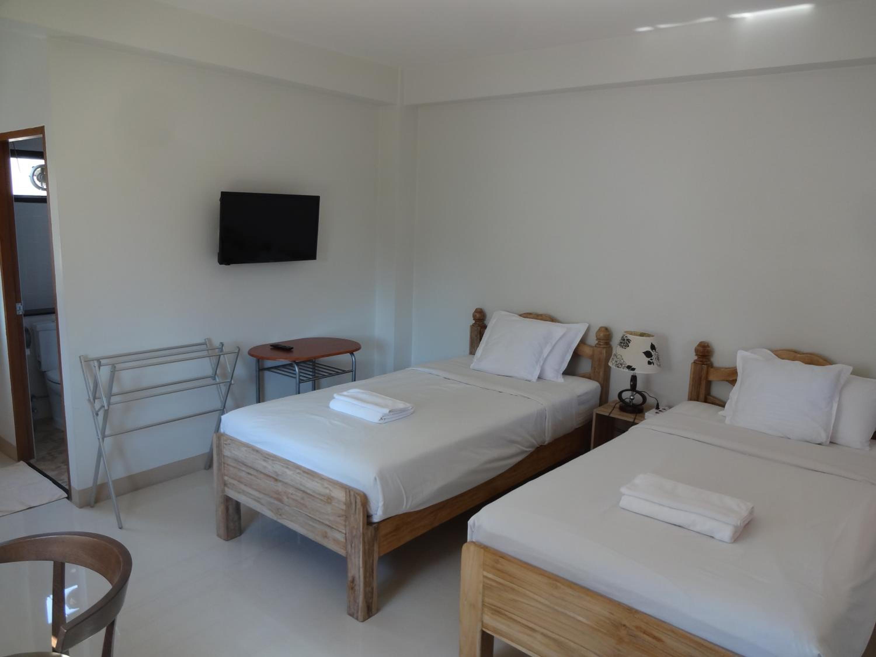 Standard Twin Room- Upper Floor - Photo 21