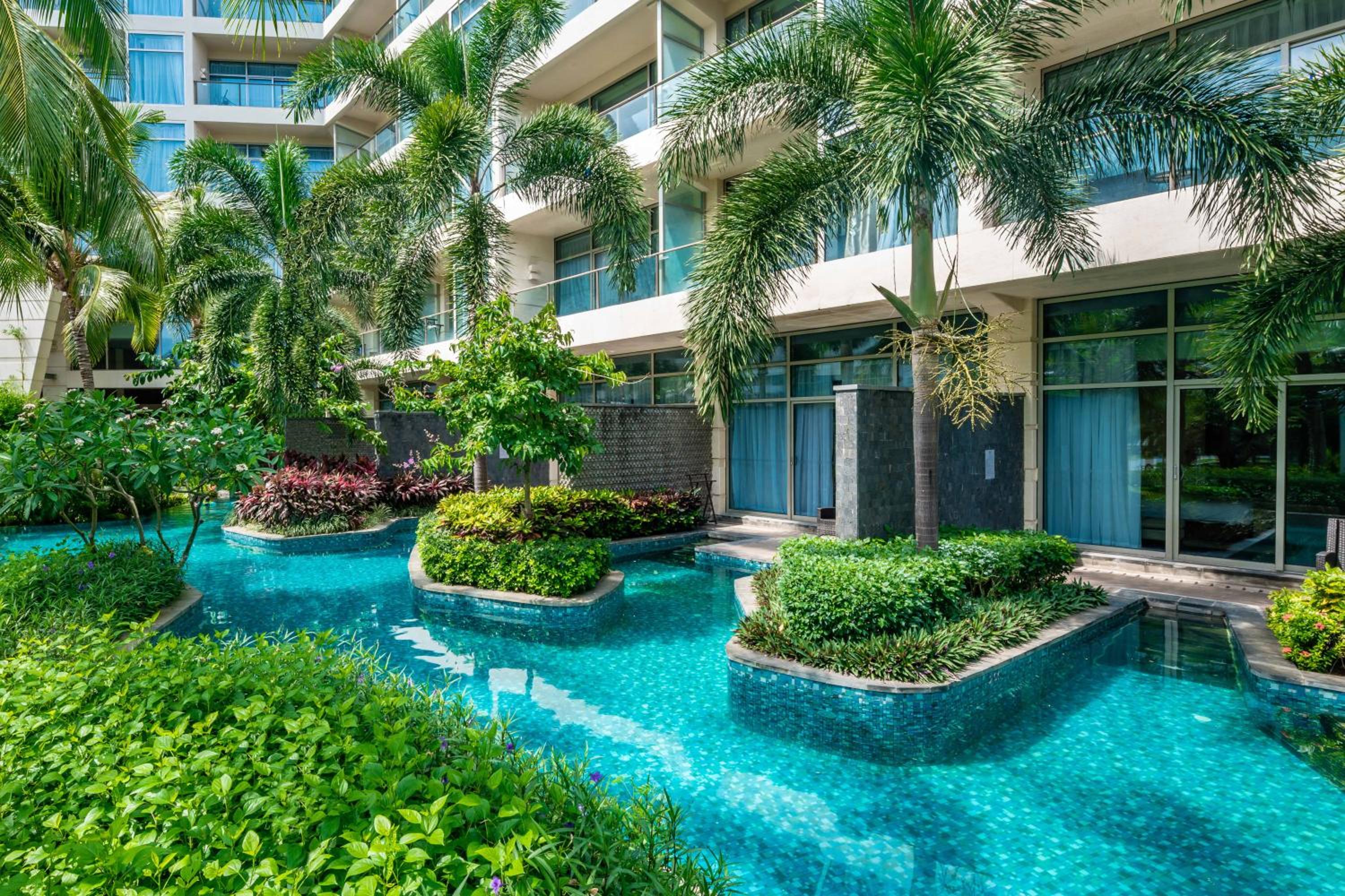 Double Room with Pool View - Photo 2