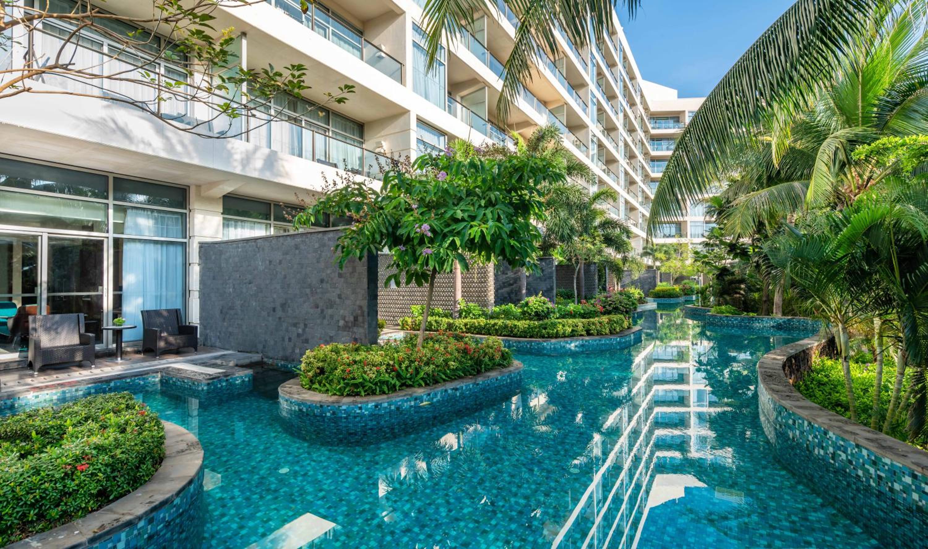 Double Room with Pool View - Photo 3