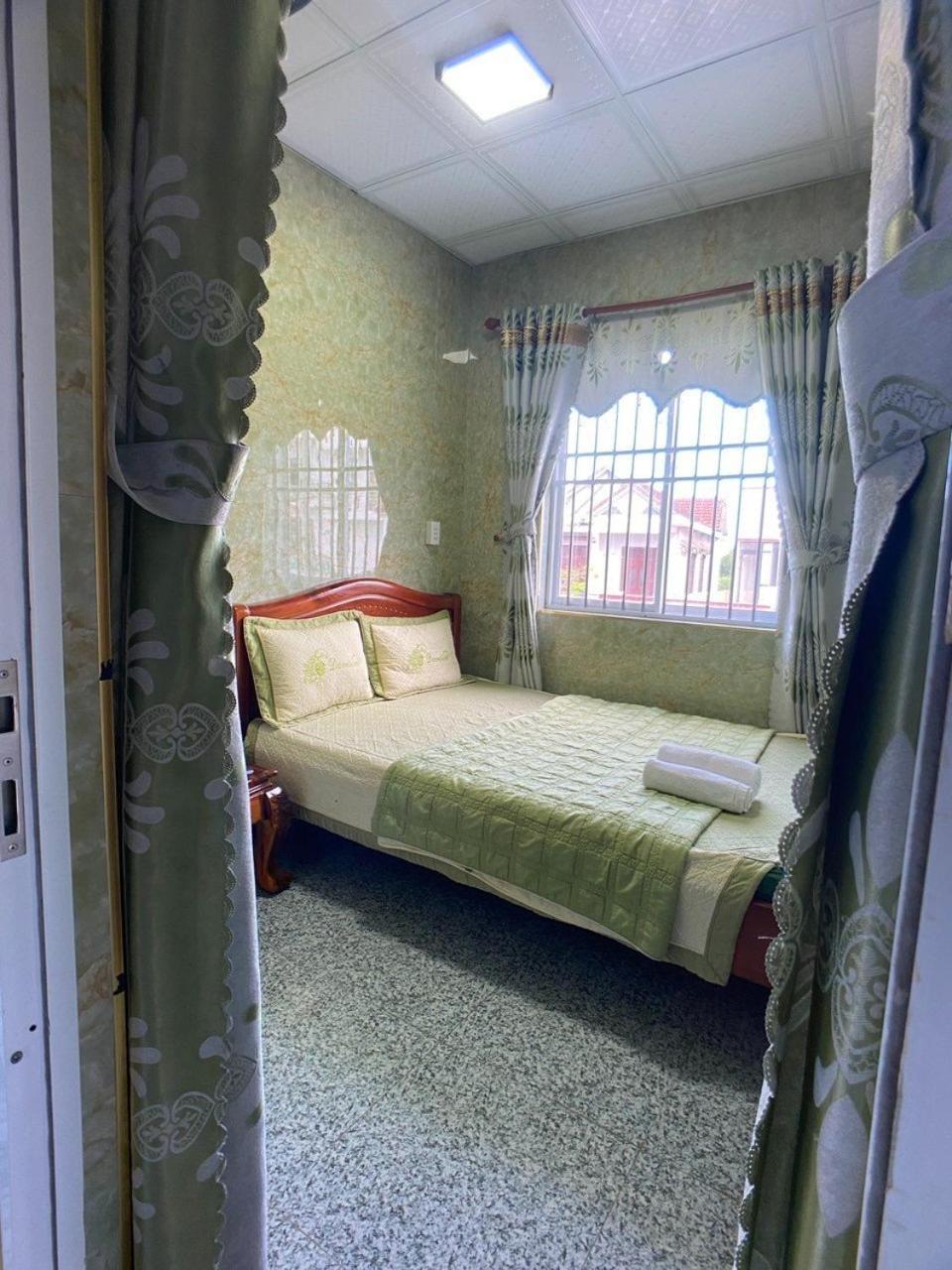 Standard King Room photo 2