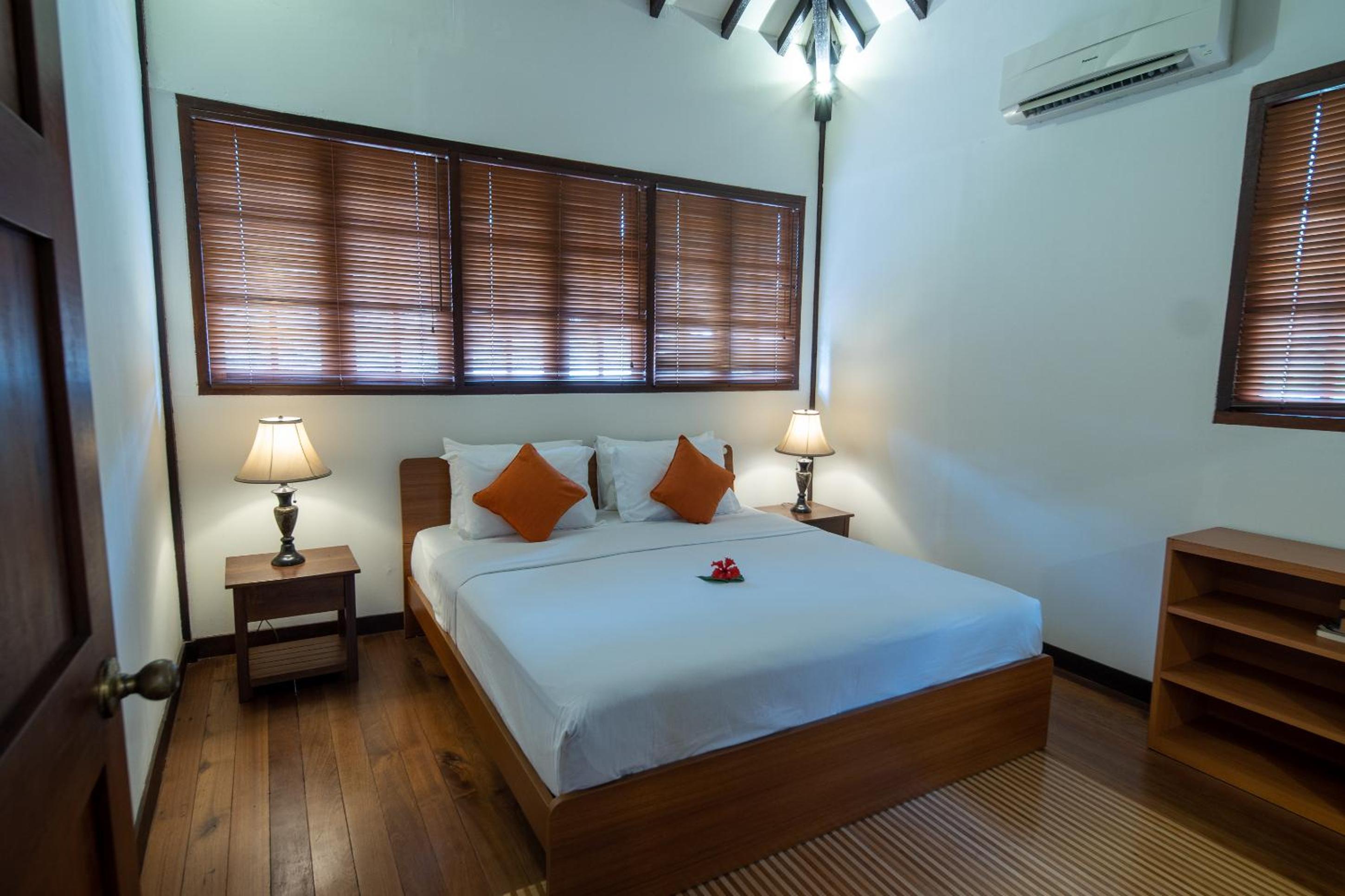 Three-Bedroom Villa - Photo 9