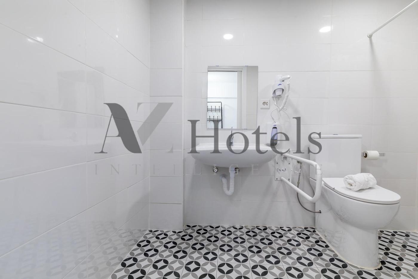 Double Room with Private Bathroom - Photo 6