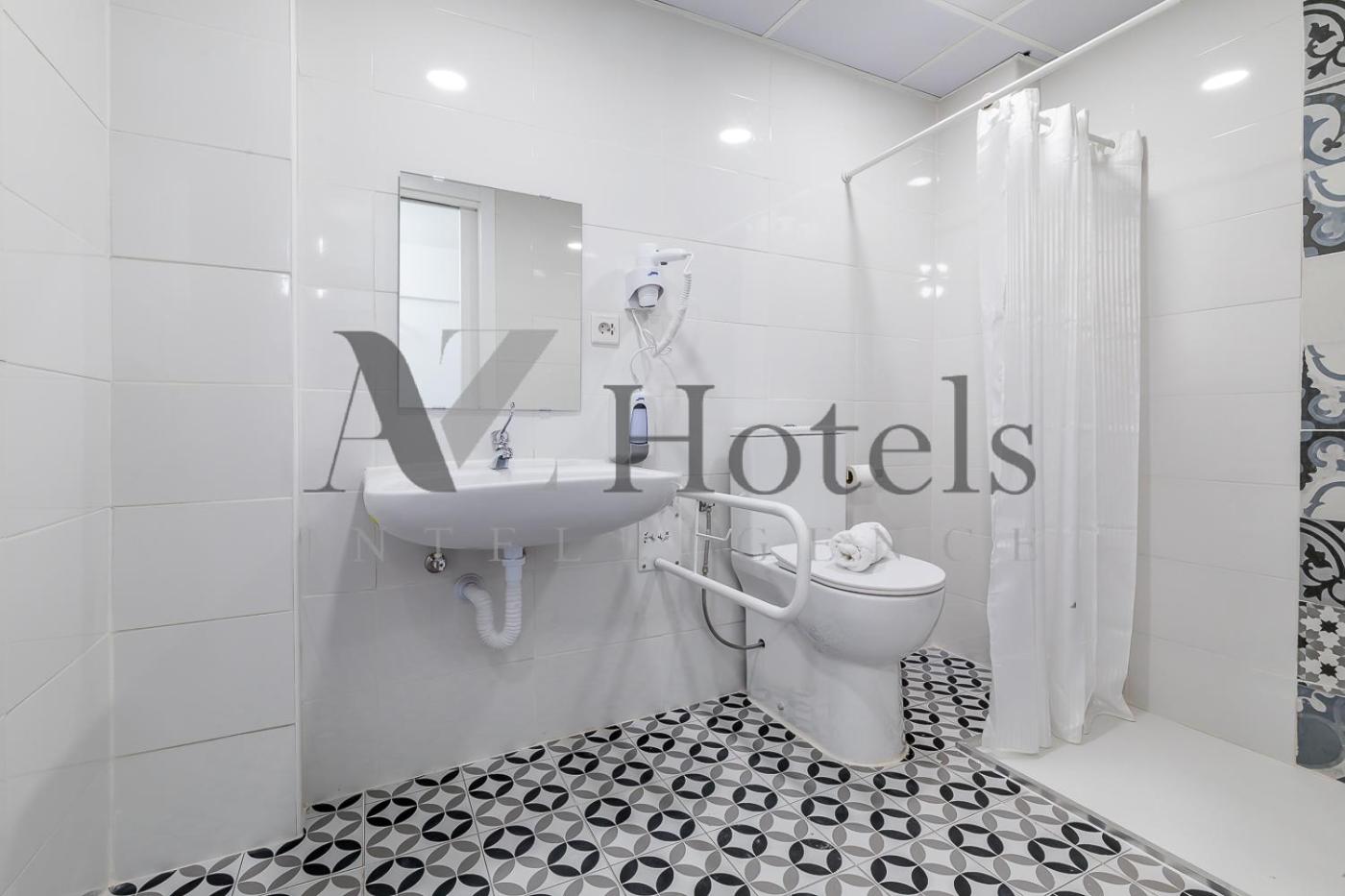 Double Room with Private Bathroom - Photo 4