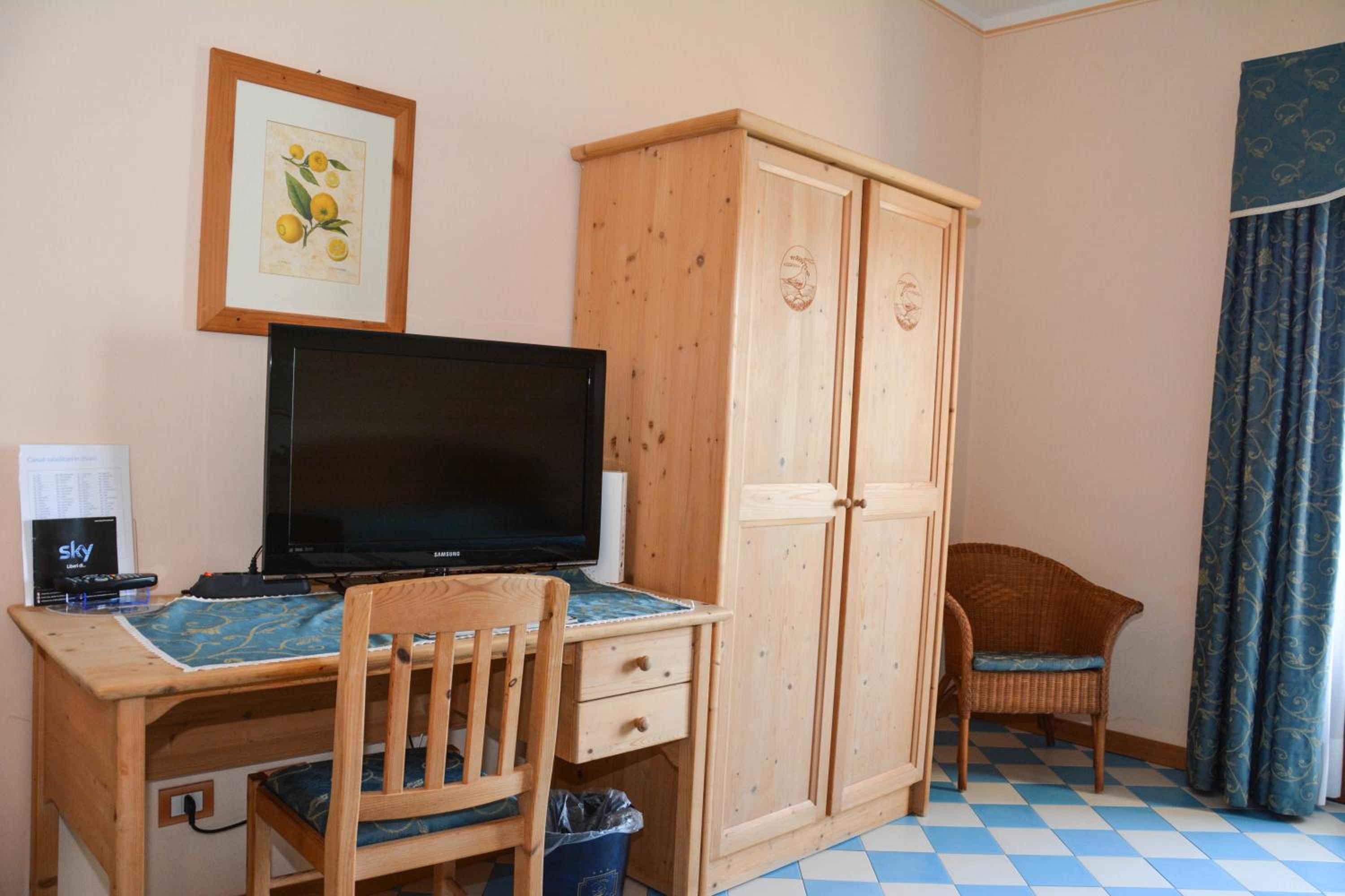 Quadruple Room with Balcony photo 3