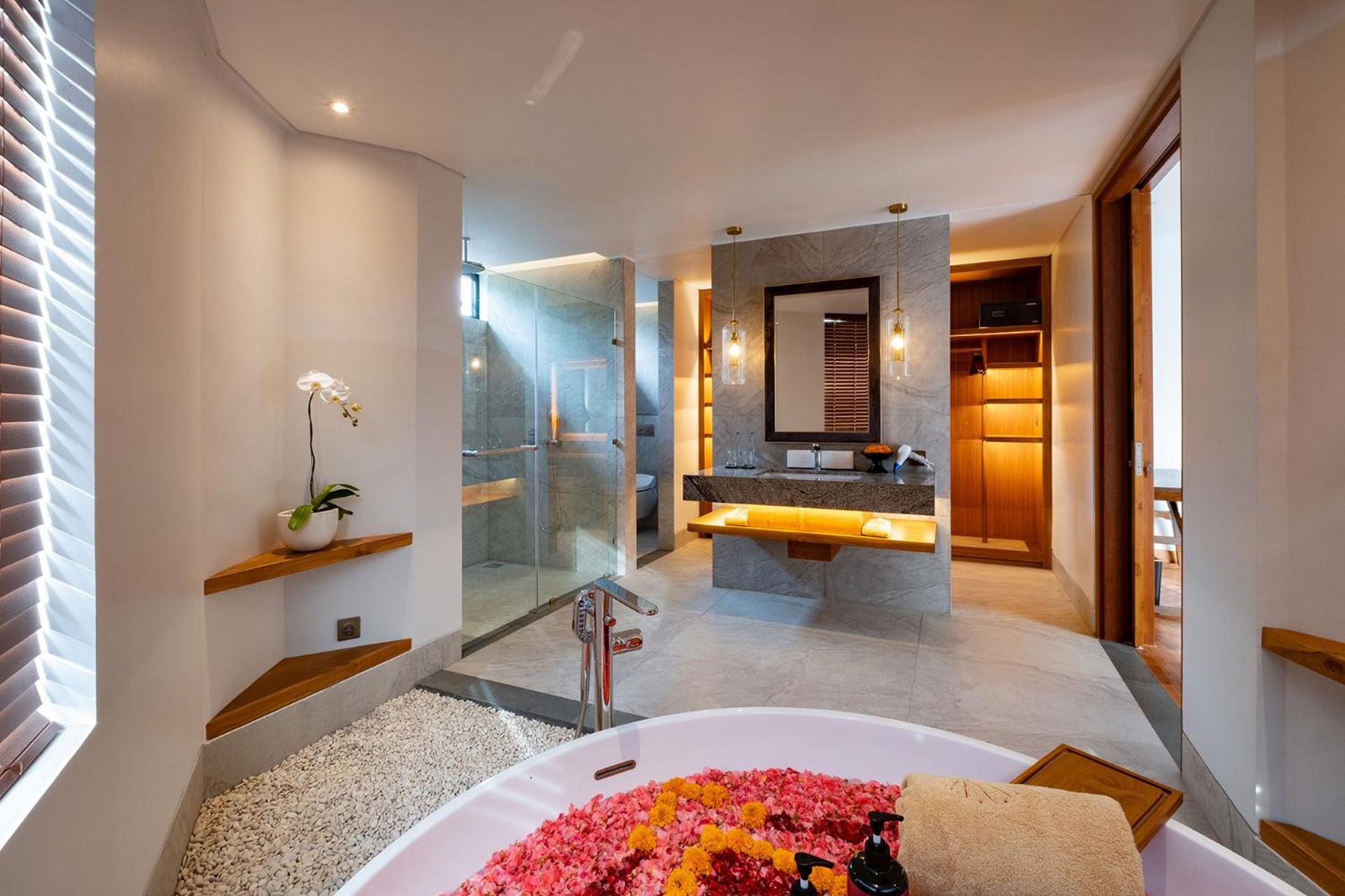 Grand Three-Bedroom Pool Villa - Photo 7