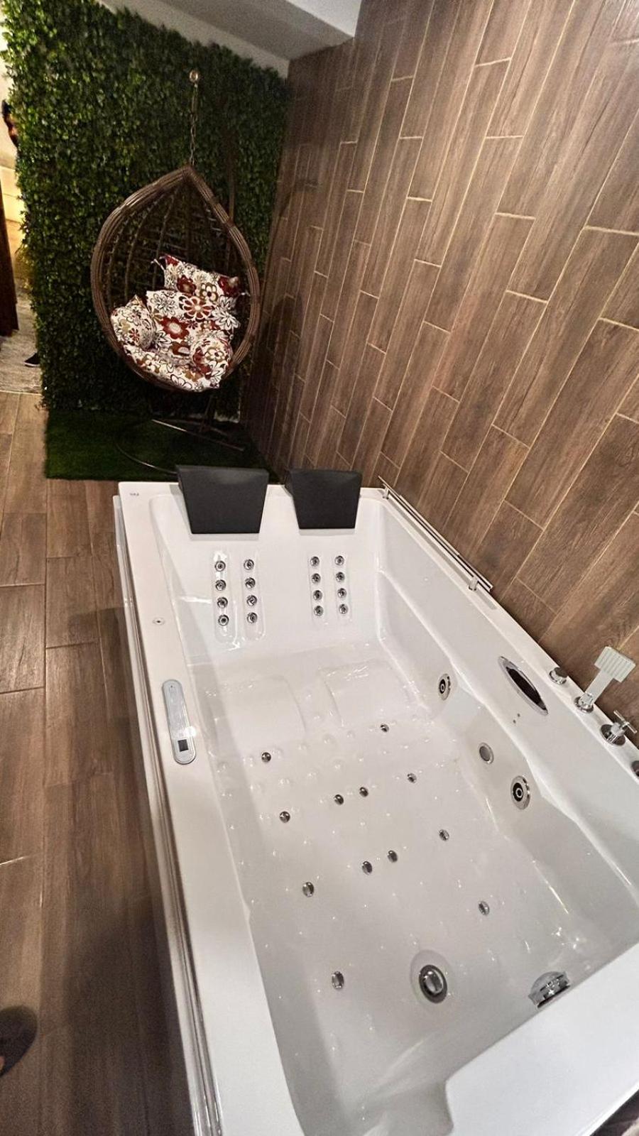 Double Room with Spa Bath photo 3