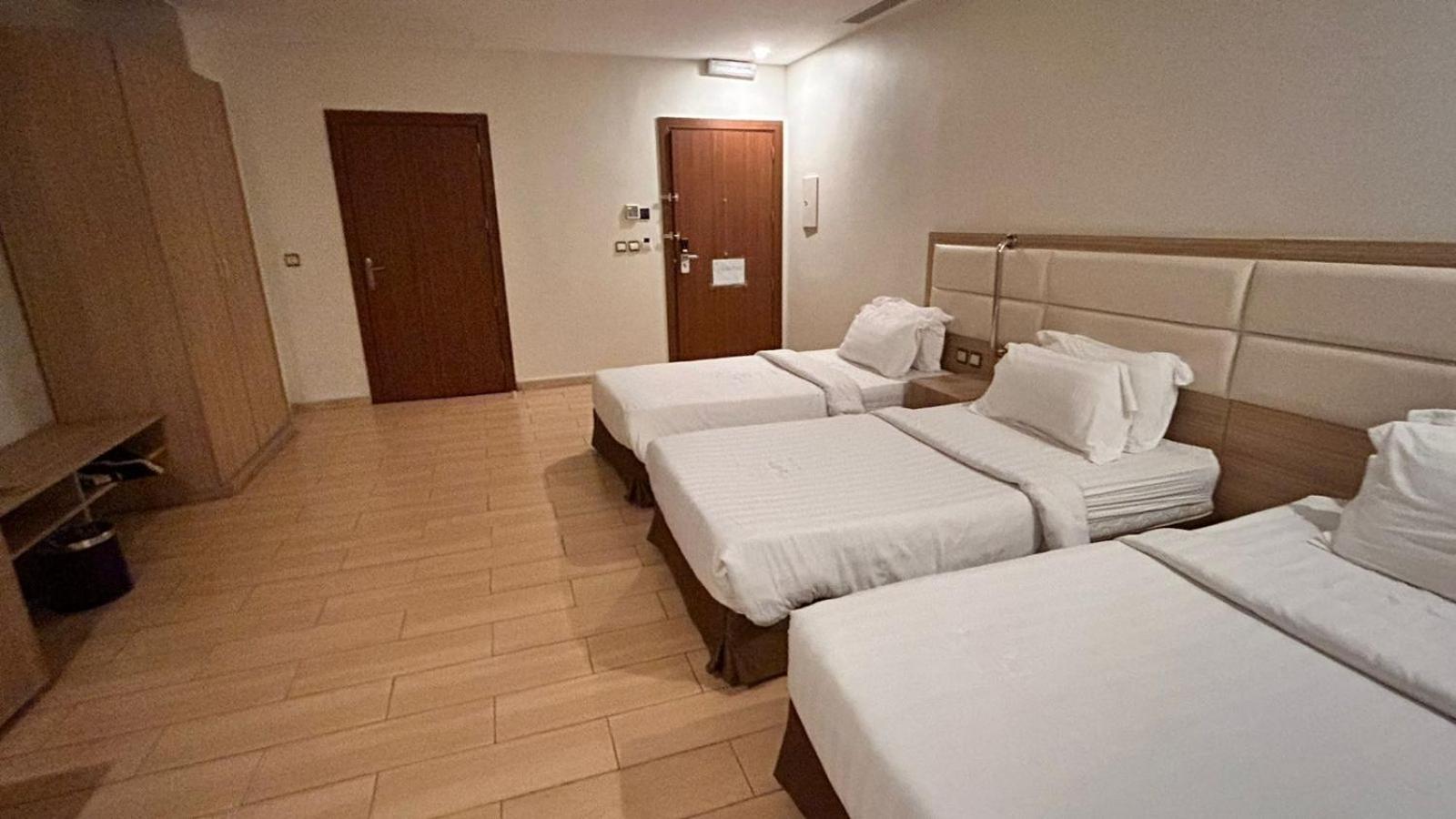 Large Twin Room photo 2