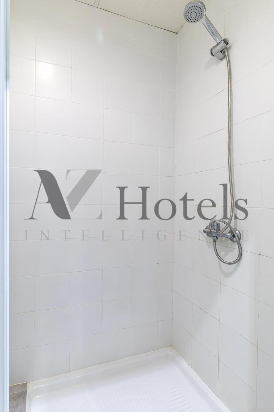 Double Room with Private Bathroom - Semi-basement - Photo 3
