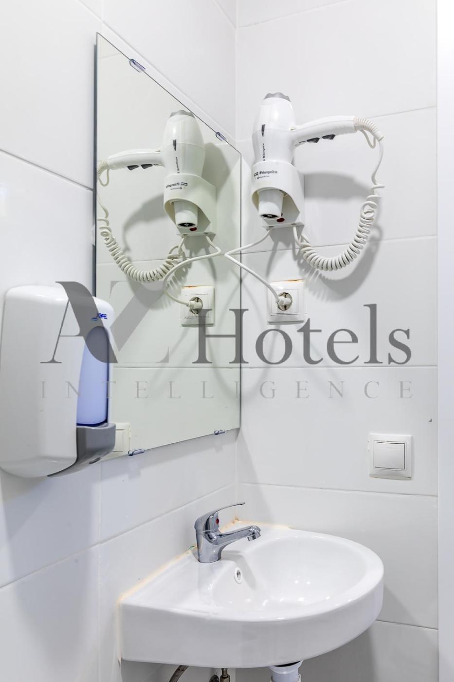 Double Room with Private Bathroom - Semi-basement - Photo 40
