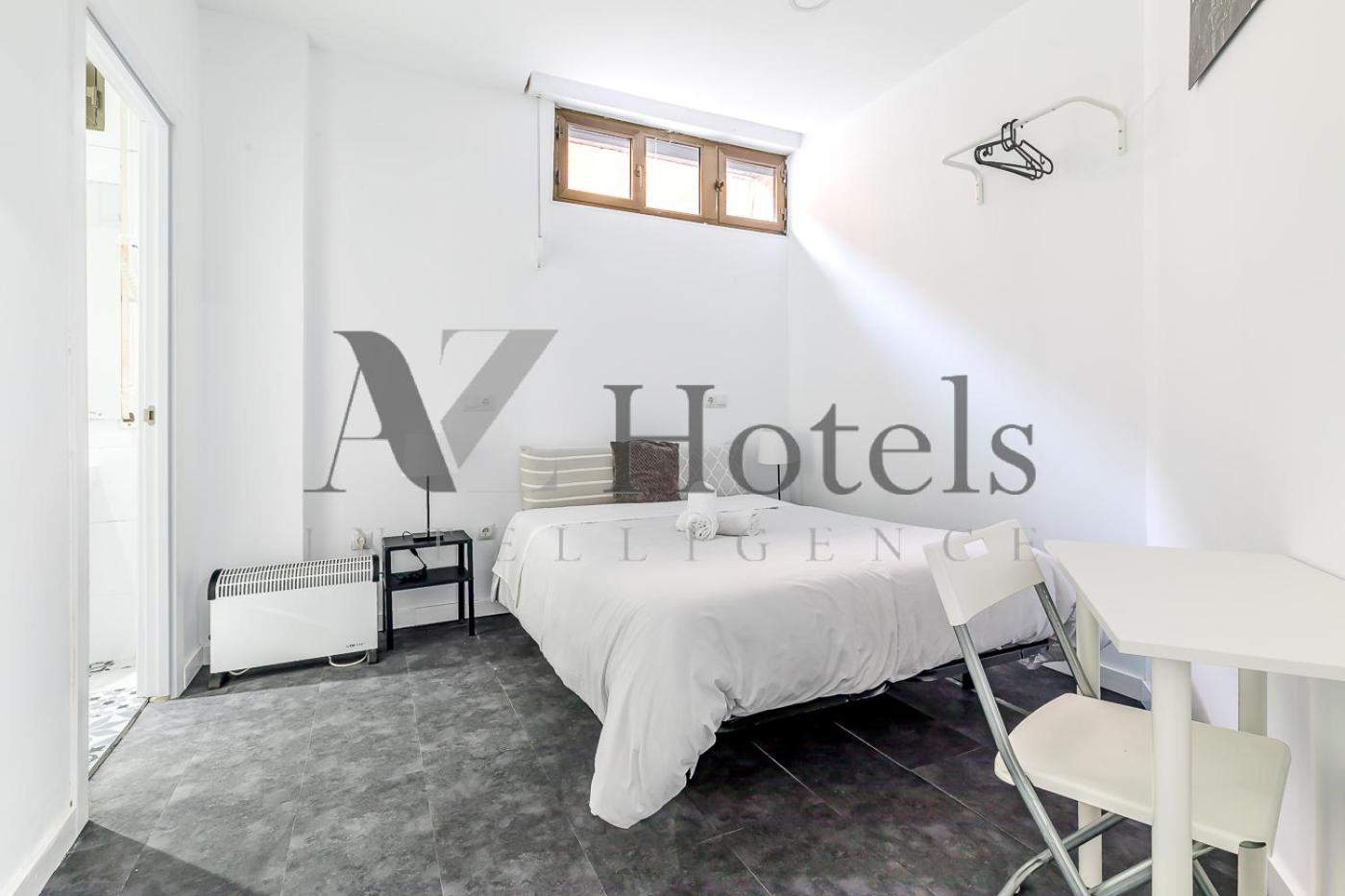Double Room with Private Bathroom - Semi-basement - Photo 25