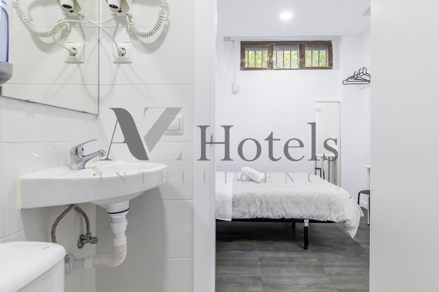 Double Room with Private Bathroom - Semi-basement - Photo 17
